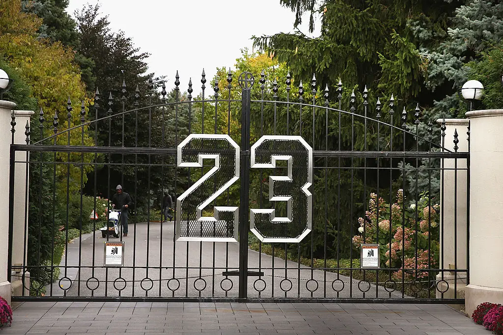 The gates leading up to the mansion (Credit:Getty)