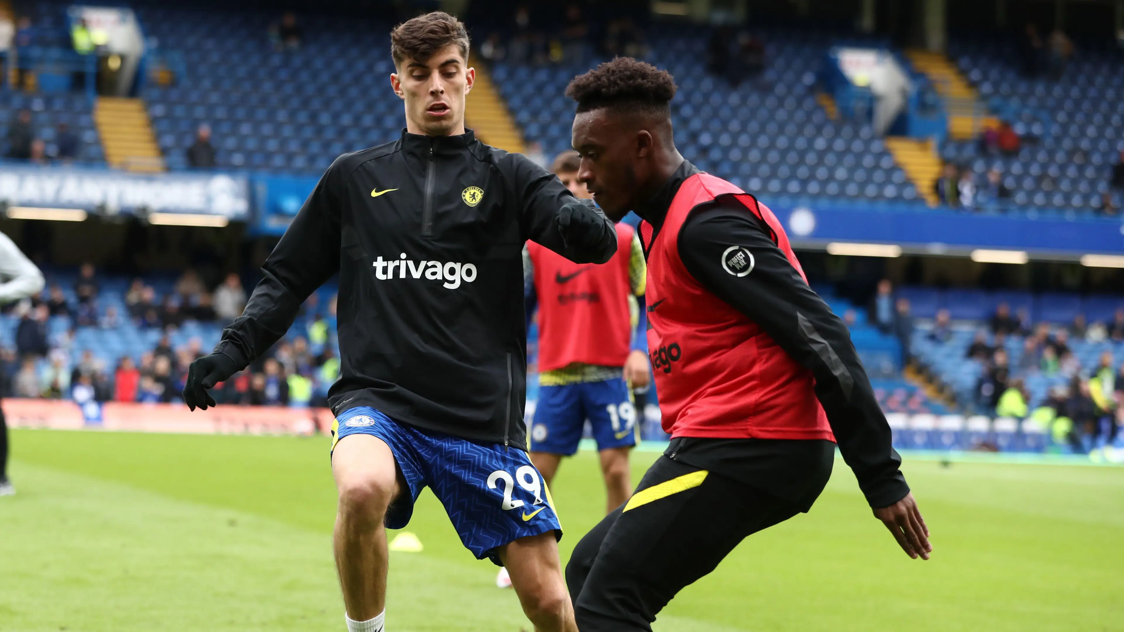  Kai Havertz of Chelsea and Callum Hudson-Odoi at Stamford Bridge before a game. (Alamy)