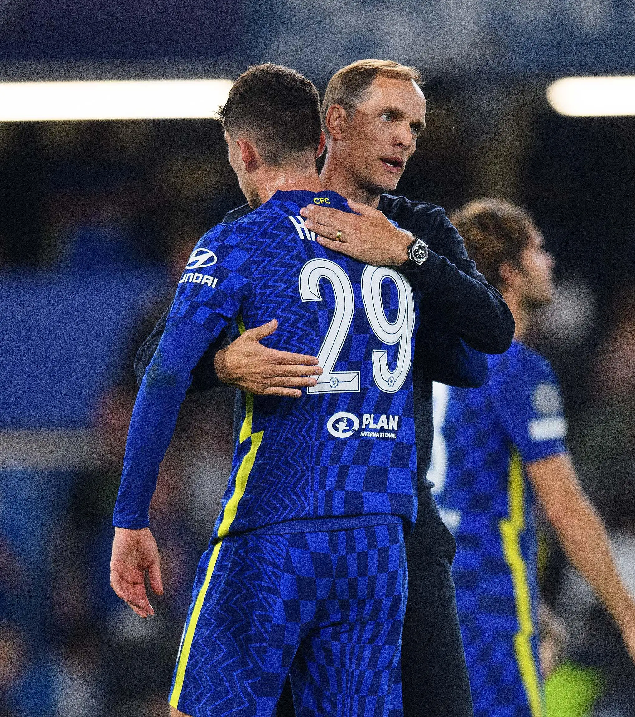 Thomas Tuchel embraces Kai Havertz. (Alamy)