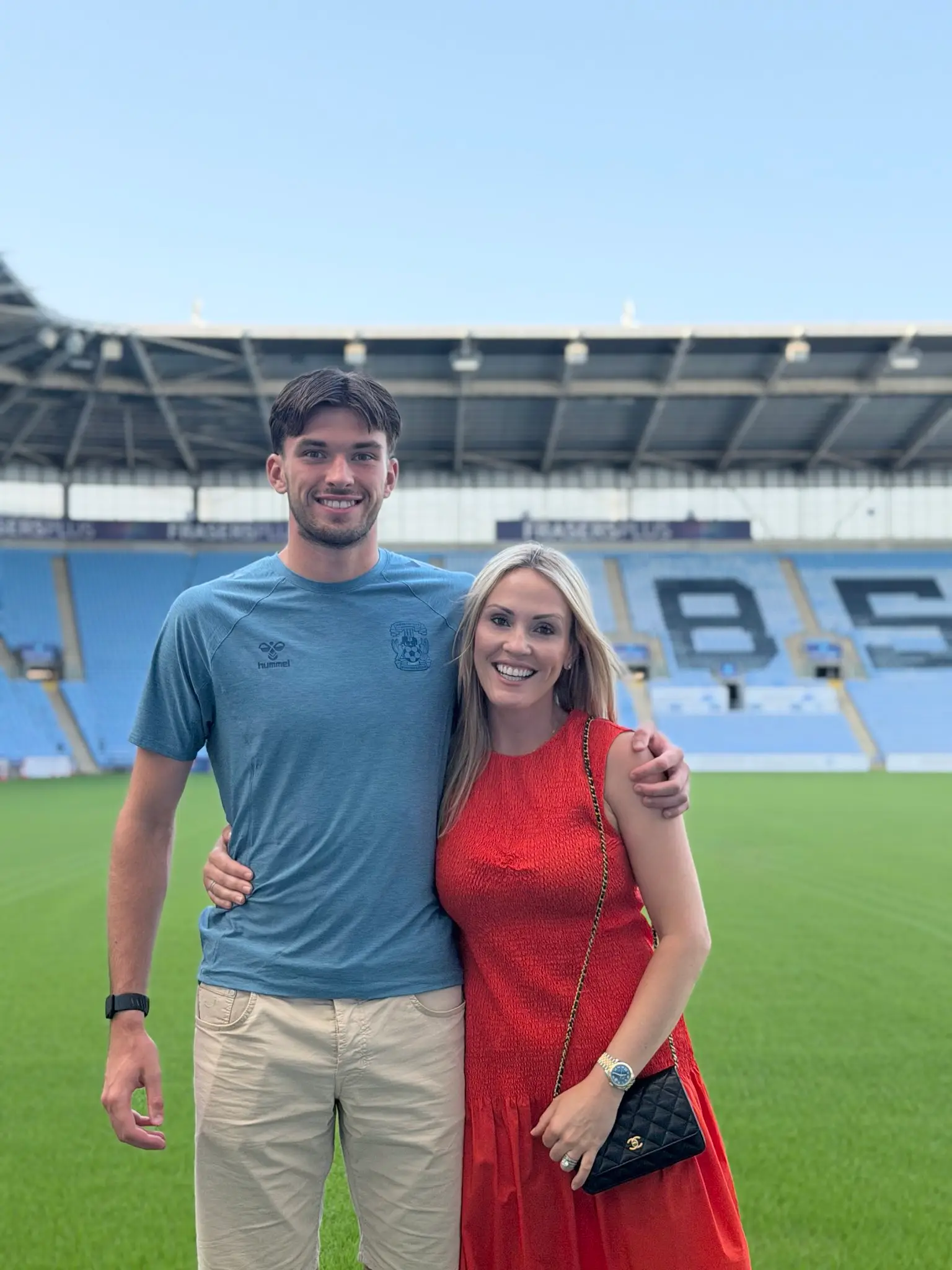 Jack Ruddy pictured alongside mother Laura. Image credit: X/@l4urasmith