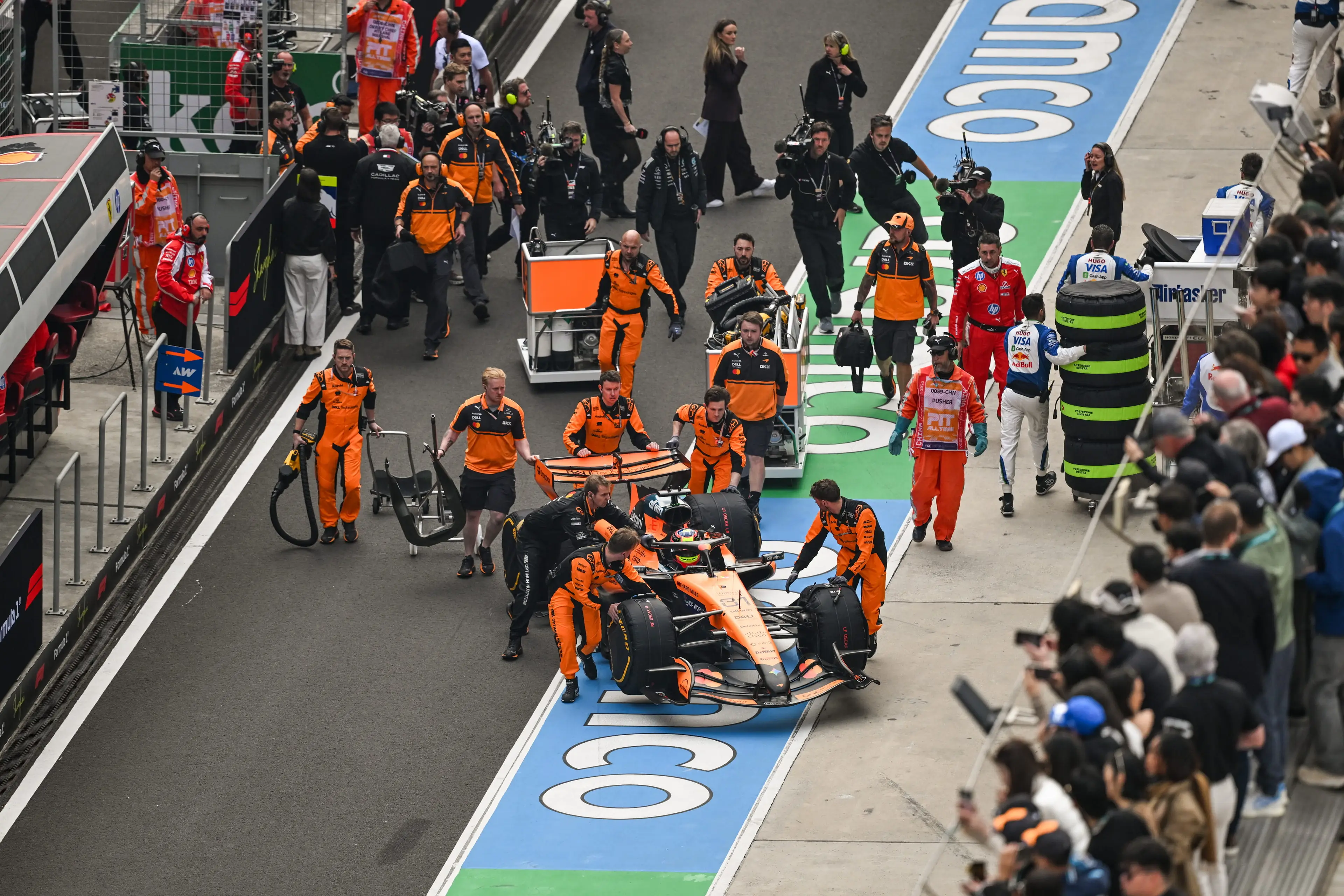 The McLarens of Oscar Piastri and Lando Norris had to be wheeled off the starting grid (Image: Getty)