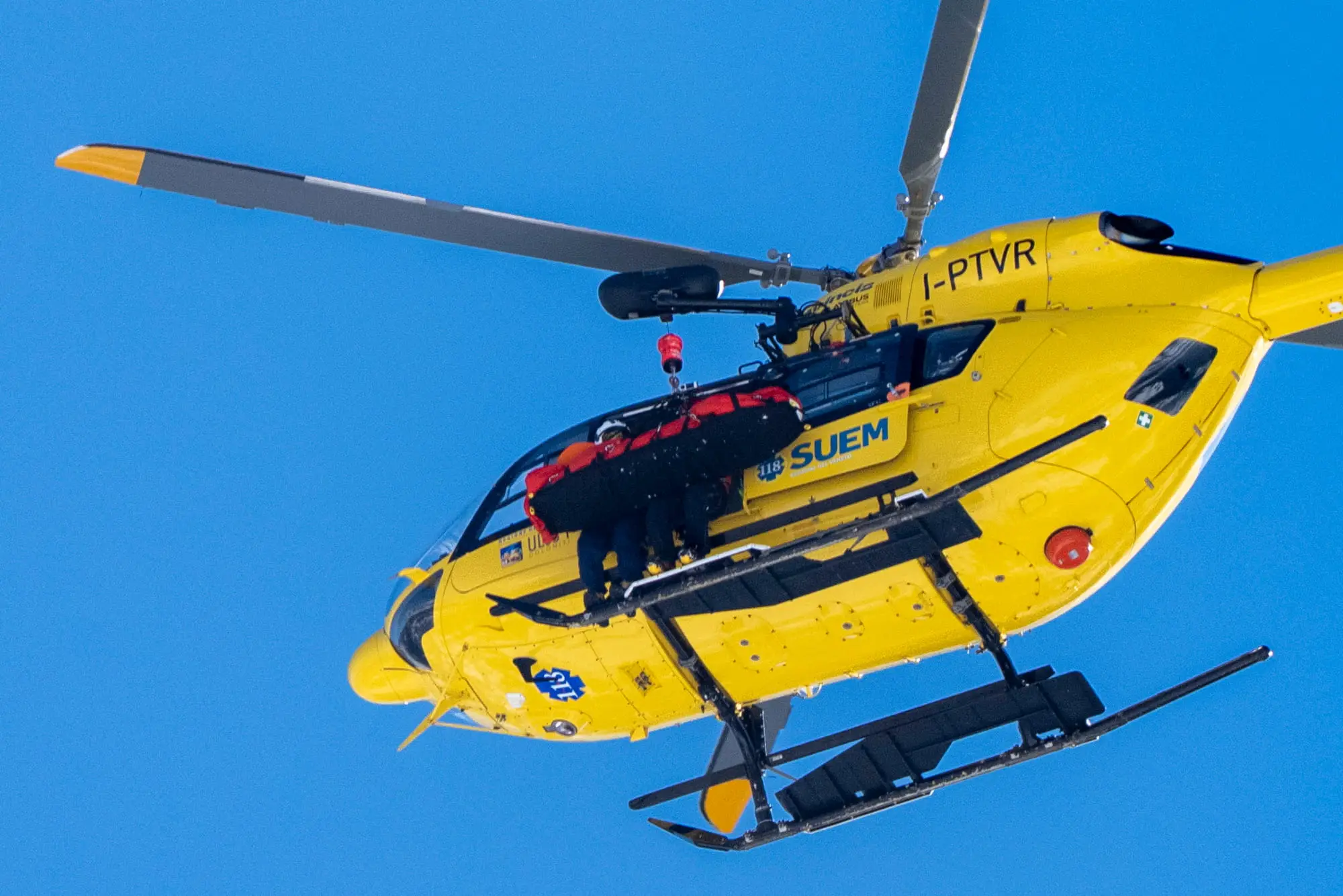 Vonn was airlifted to a medical facility (Image: Getty)