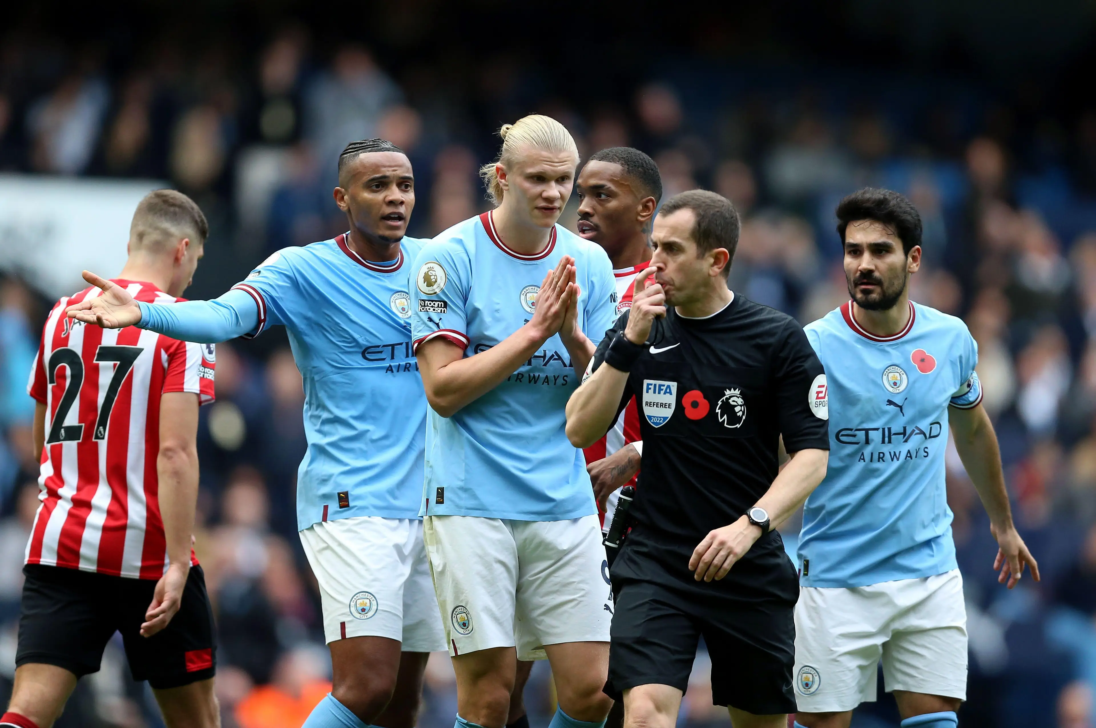 Haaland pleads with referee Peter Bankes during Saturday's 2-1 loss to Brentford. (Image