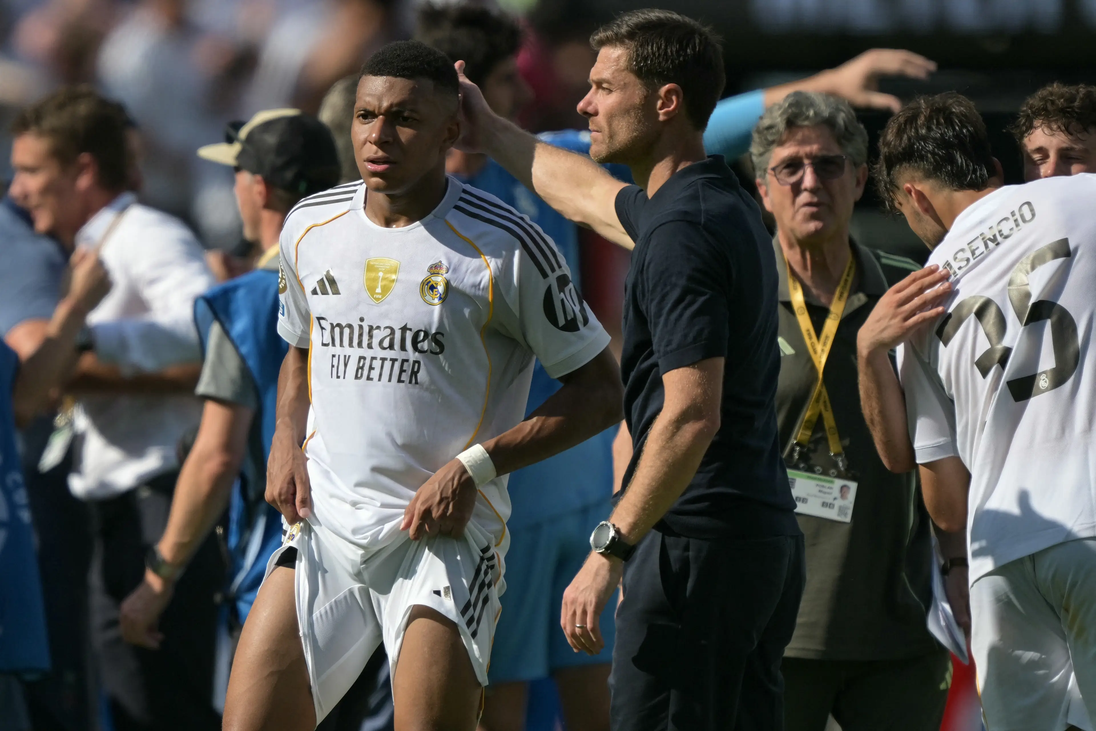 Xabi Alonso consoles his players following Real Madrid's defeat to Paris Saint-Germain. Image: Getty