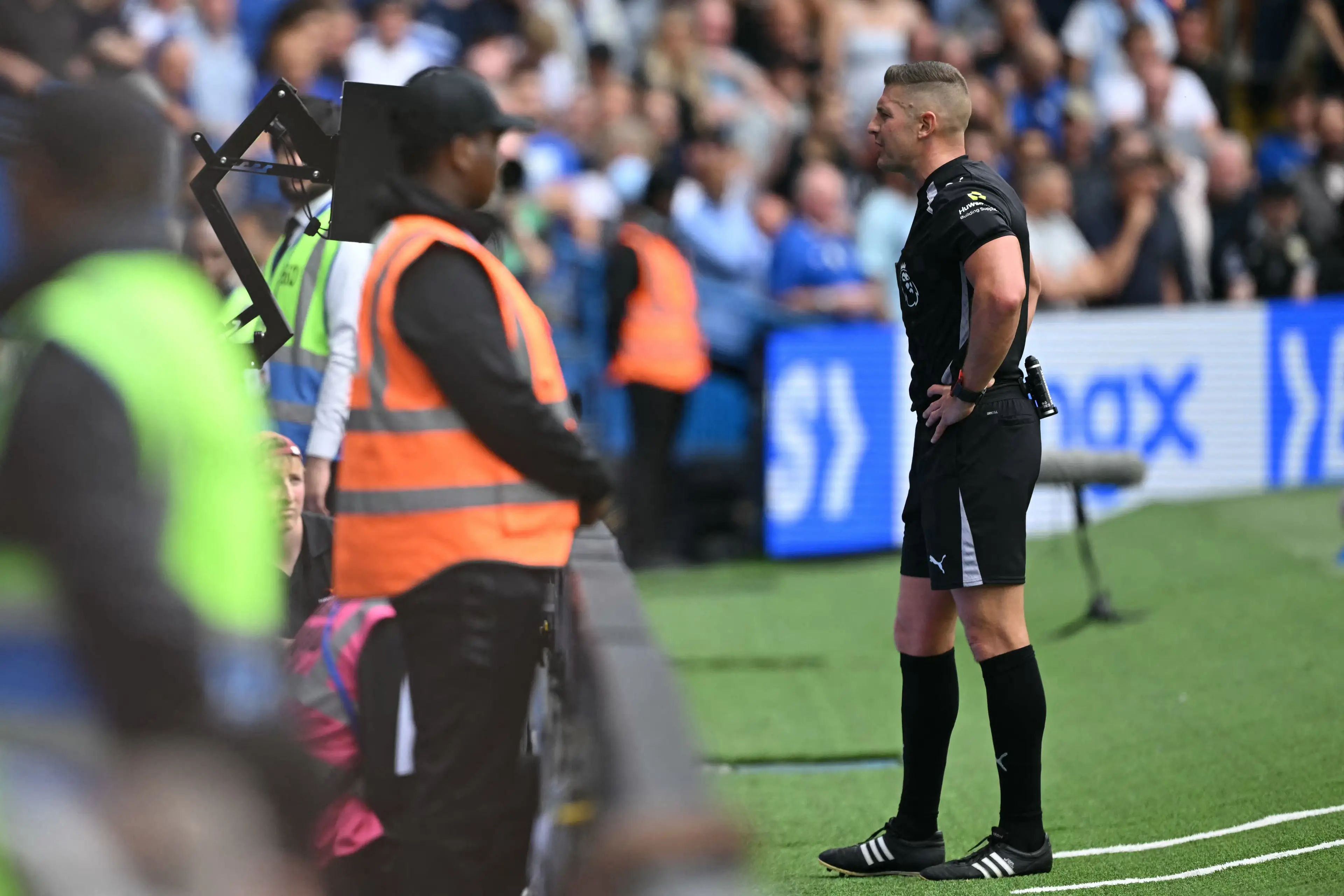 Match referee Rob Jones ruled out Fulham's goal against Chelsea following a VAR review. Image: Getty 