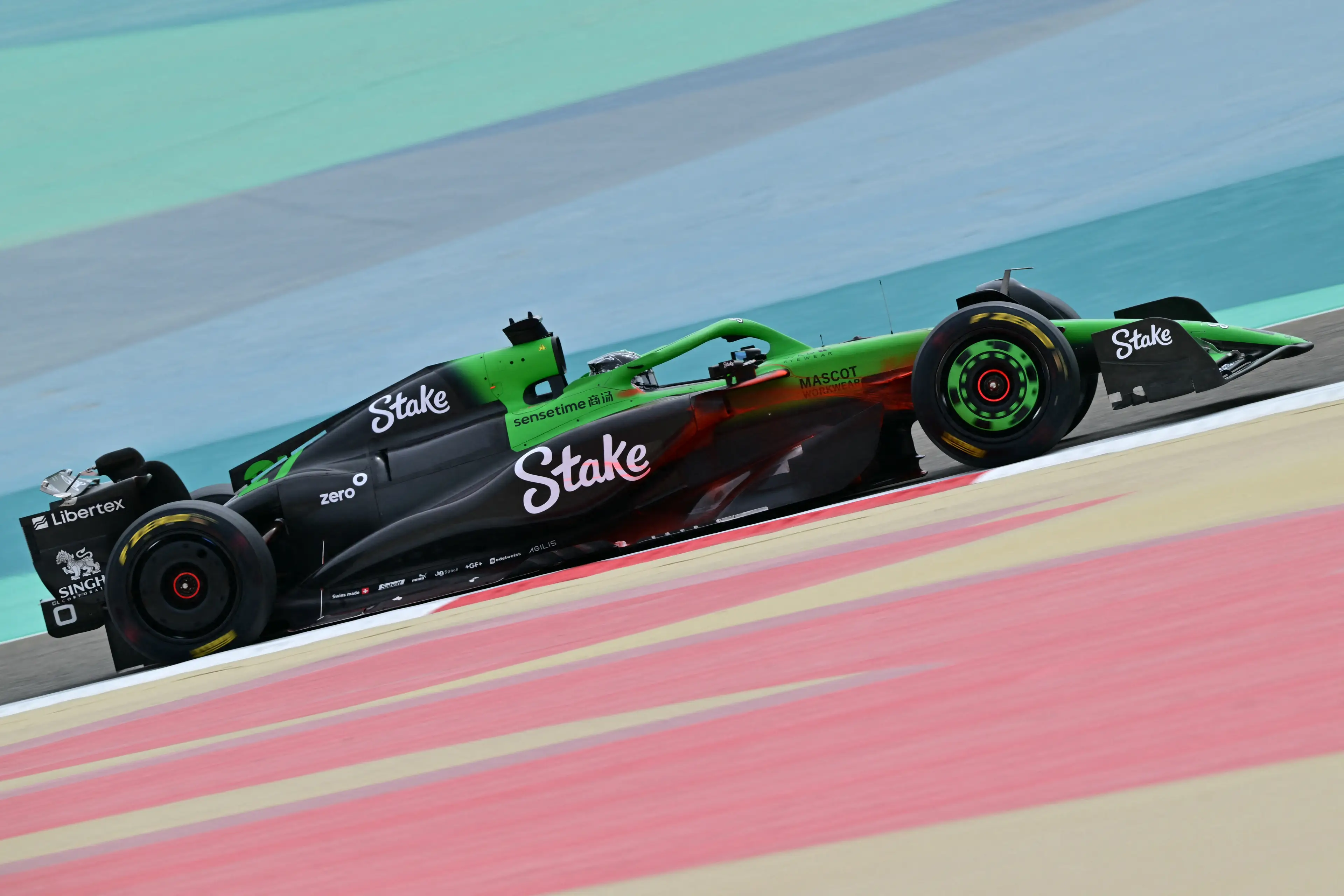 Kick Sauber F1 car seen with red flow-vis in Bahrain testing session. Image: Getty