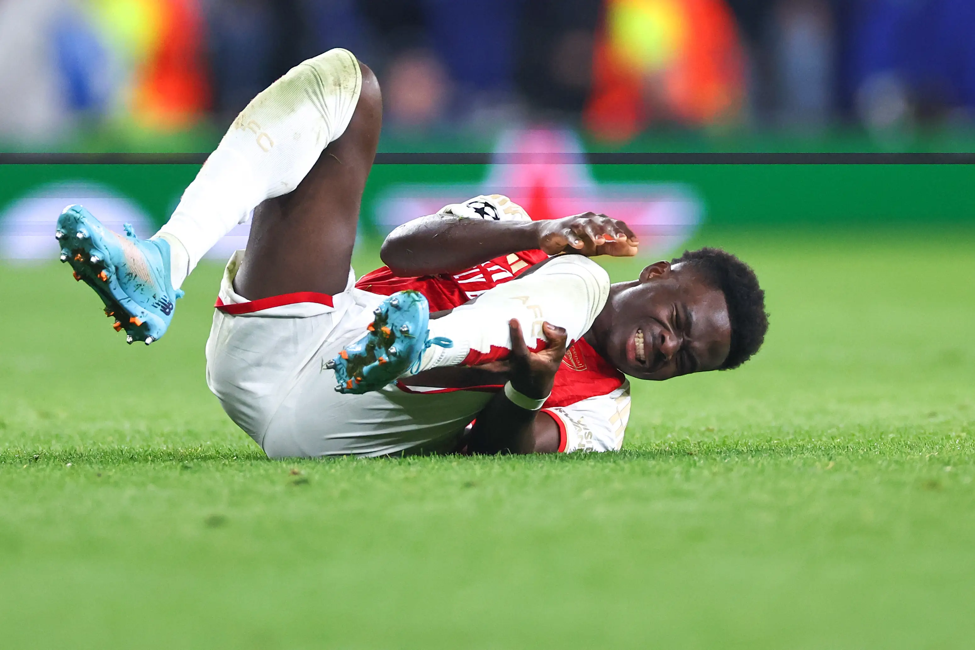 Bukayo Saka fouled during Arsenal vs. Porto. Image: Getty