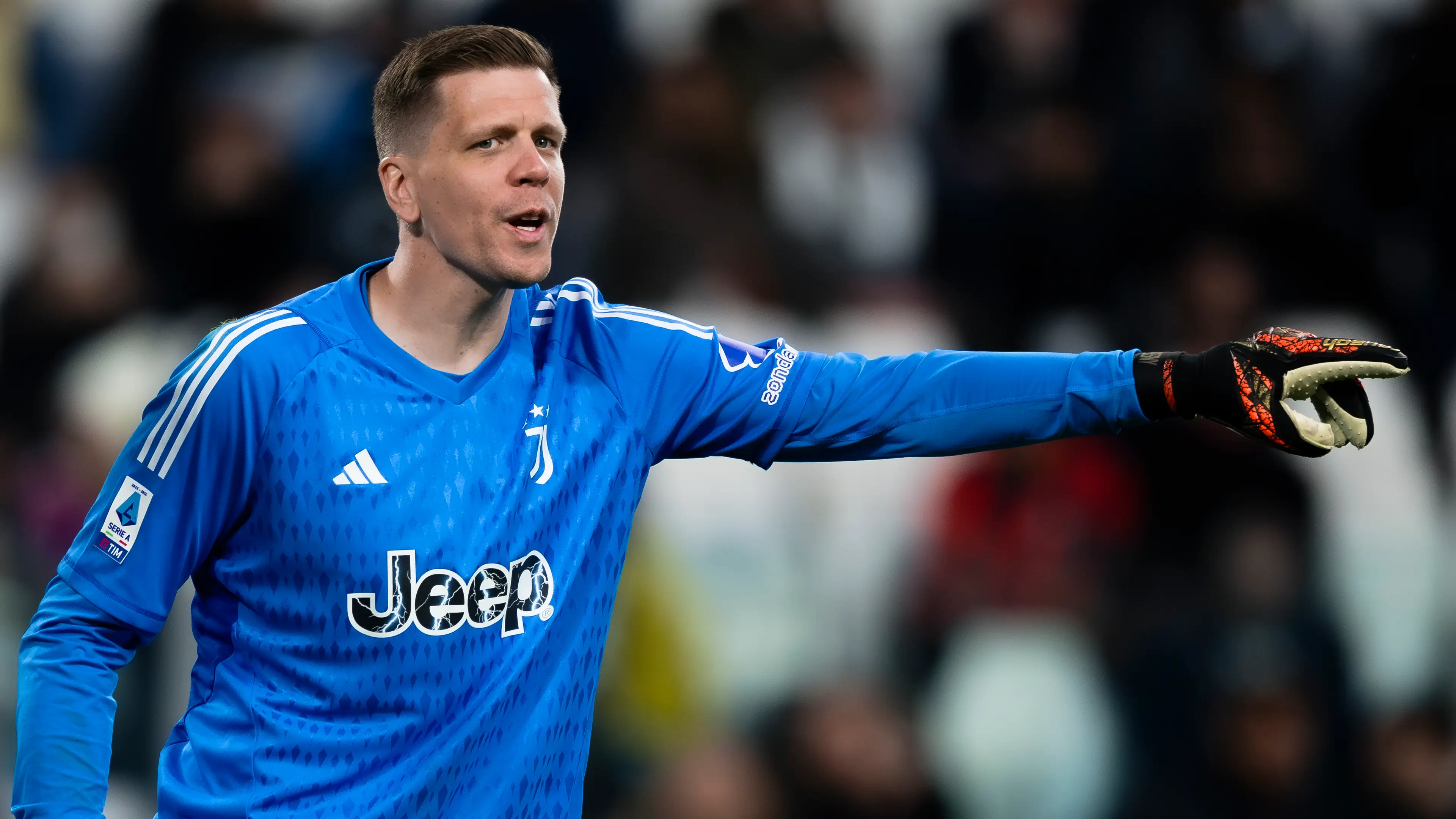Arsenal are considering a move for Wojciech Szczesny.