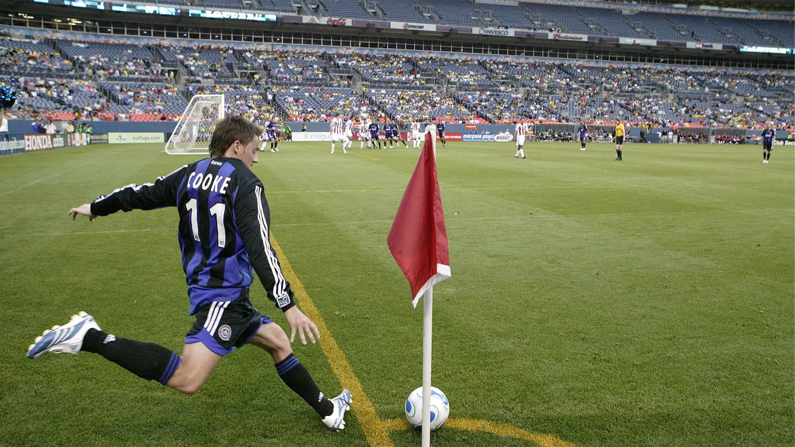 Terry Cooke taking a corner during the 2006 MLS season (Image: Getty)