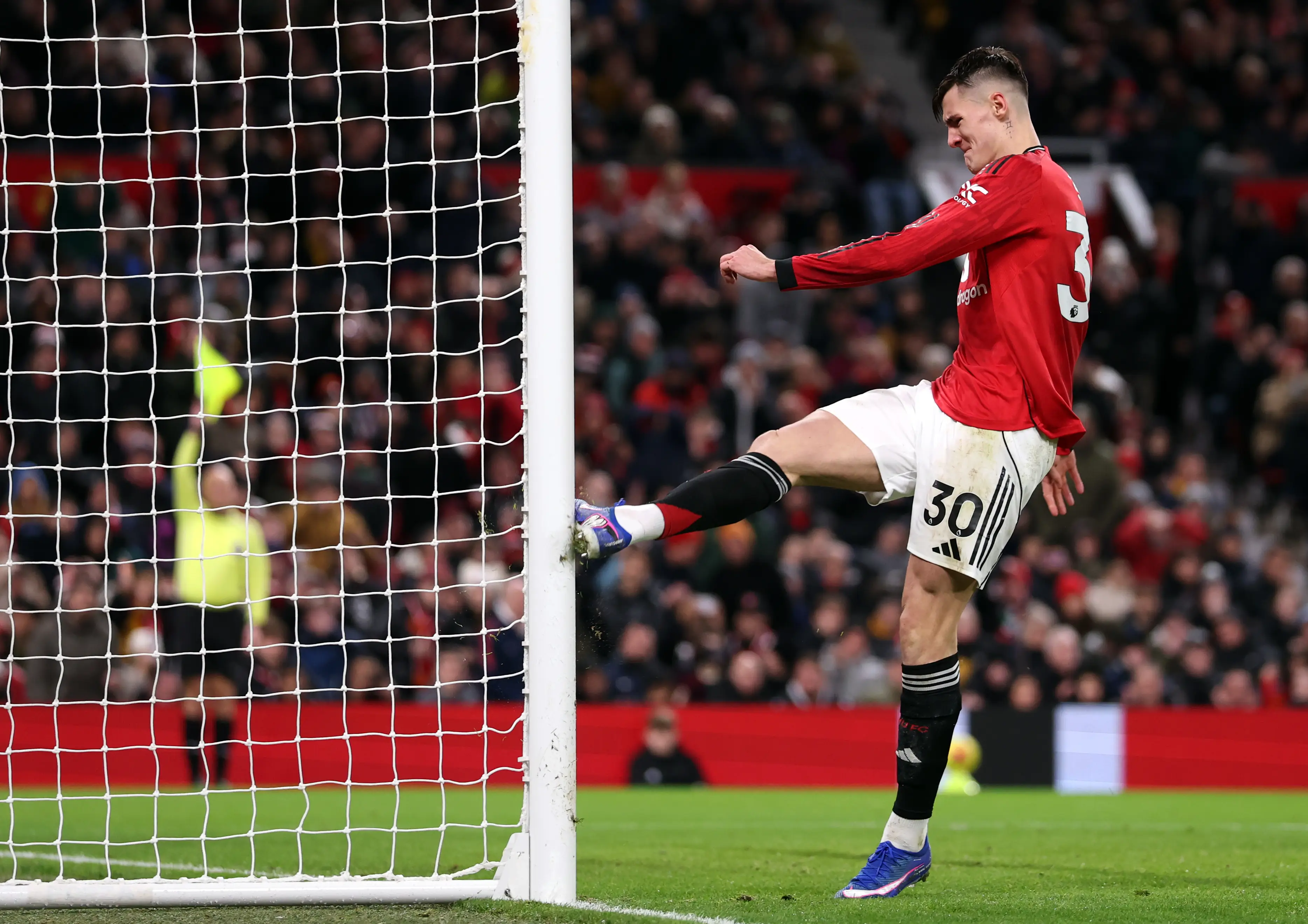 Benjamin Sesko kicks the post in frustration against Wolves. Image: Getty