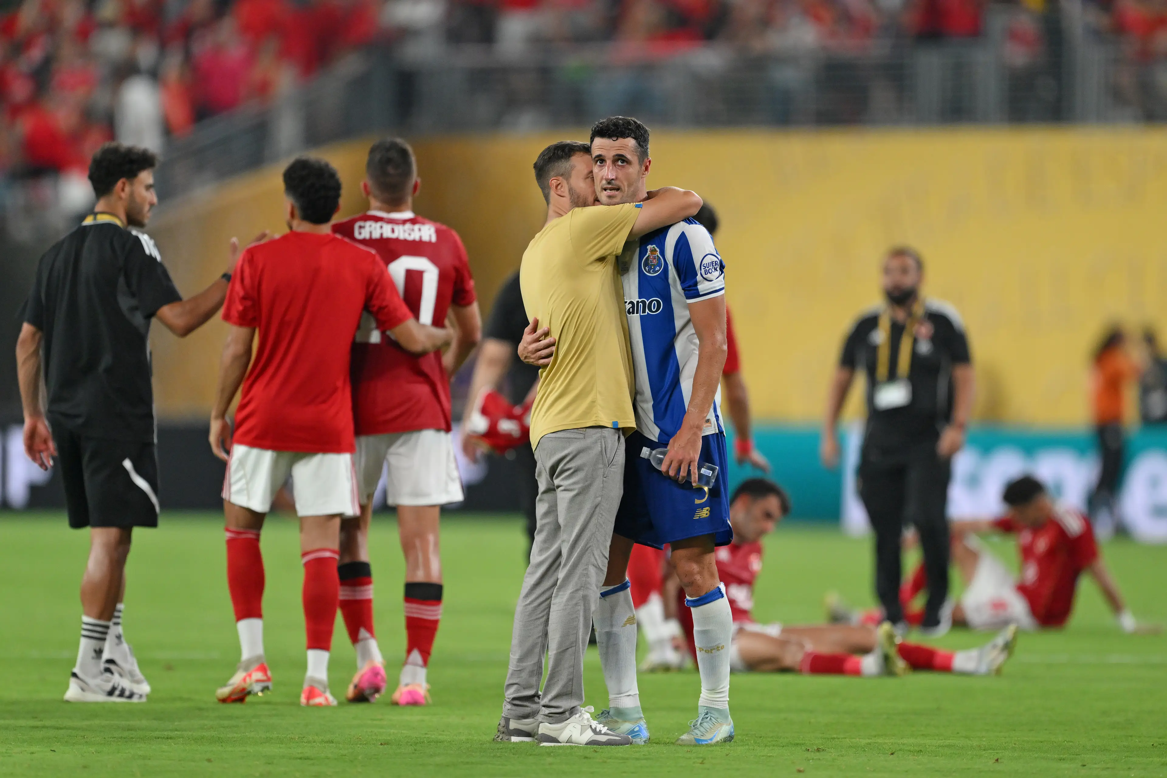 Ivan Marcano is consoled by Martin Anselmi after their 4-4 draw against Al Ahly. Image credit: Getty