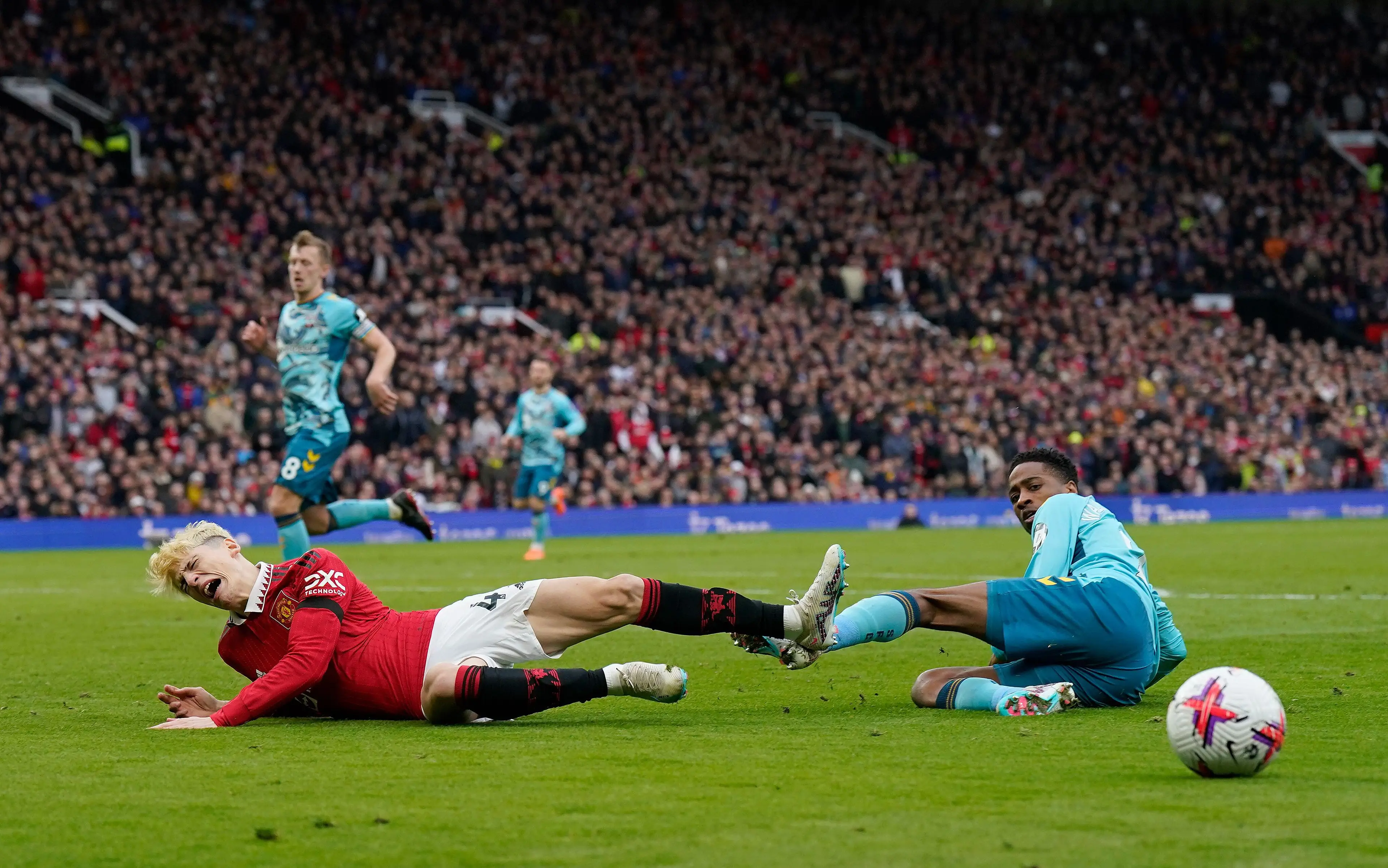 Garnacho was in pain following the challenge by Walker-Peters. Image: Alamy
