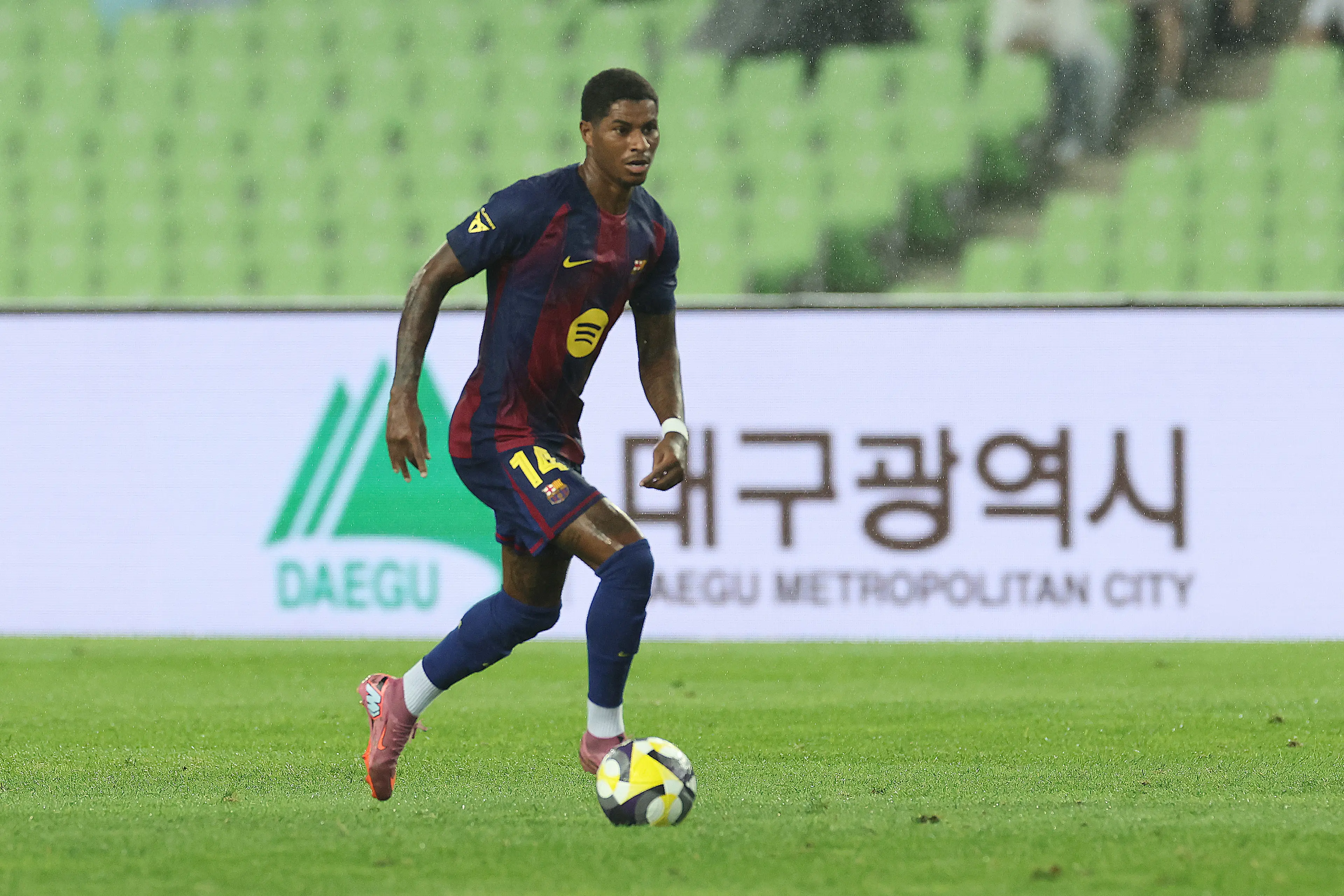 Marcus Rashford in action for Barcelona against Daegu. Image: Getty 