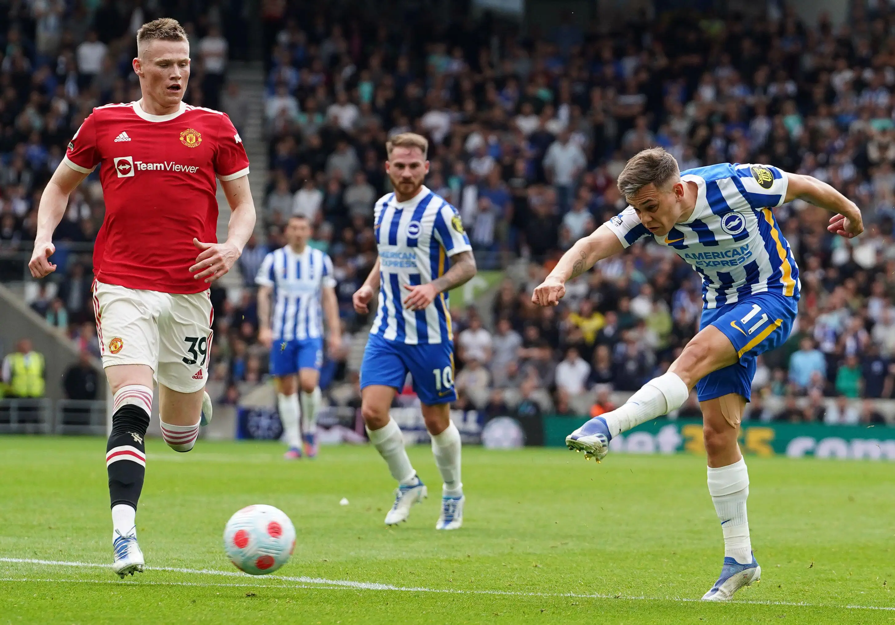 Leandro Trossard faces Manchester United. (Alamy)