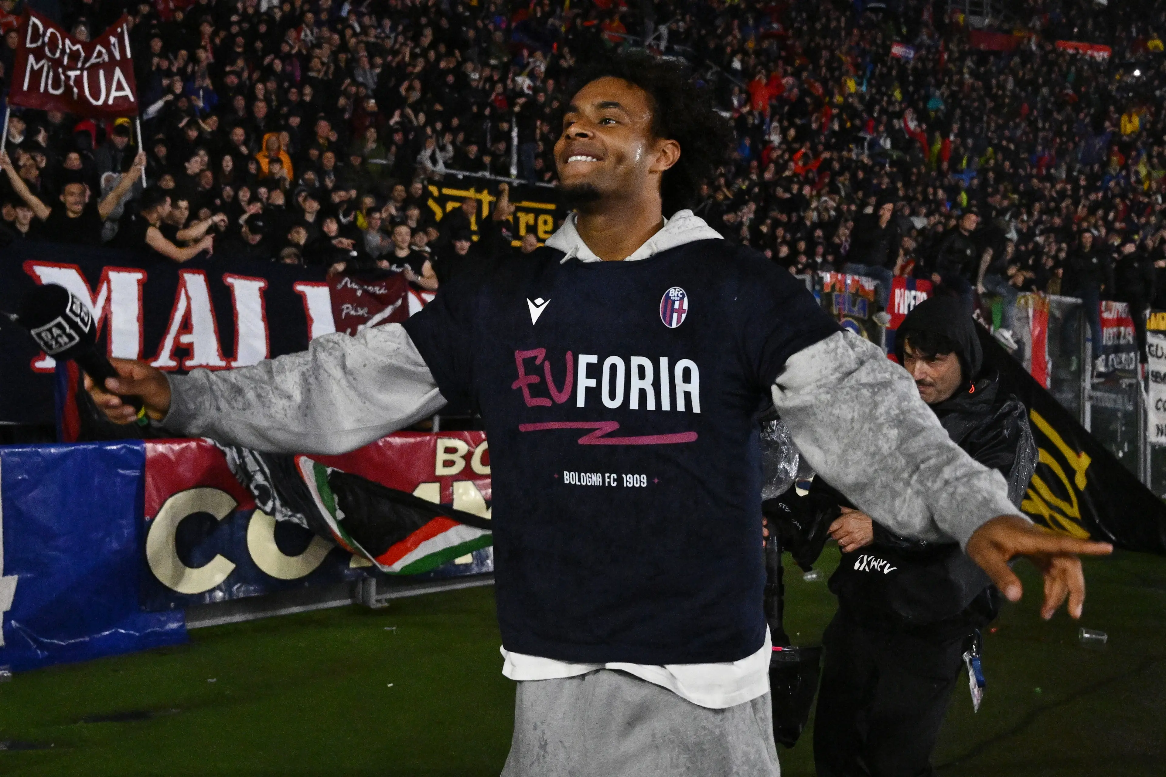 Manchester United and Arsenal are being linked with Bologna's Joshua Zirkzee. (