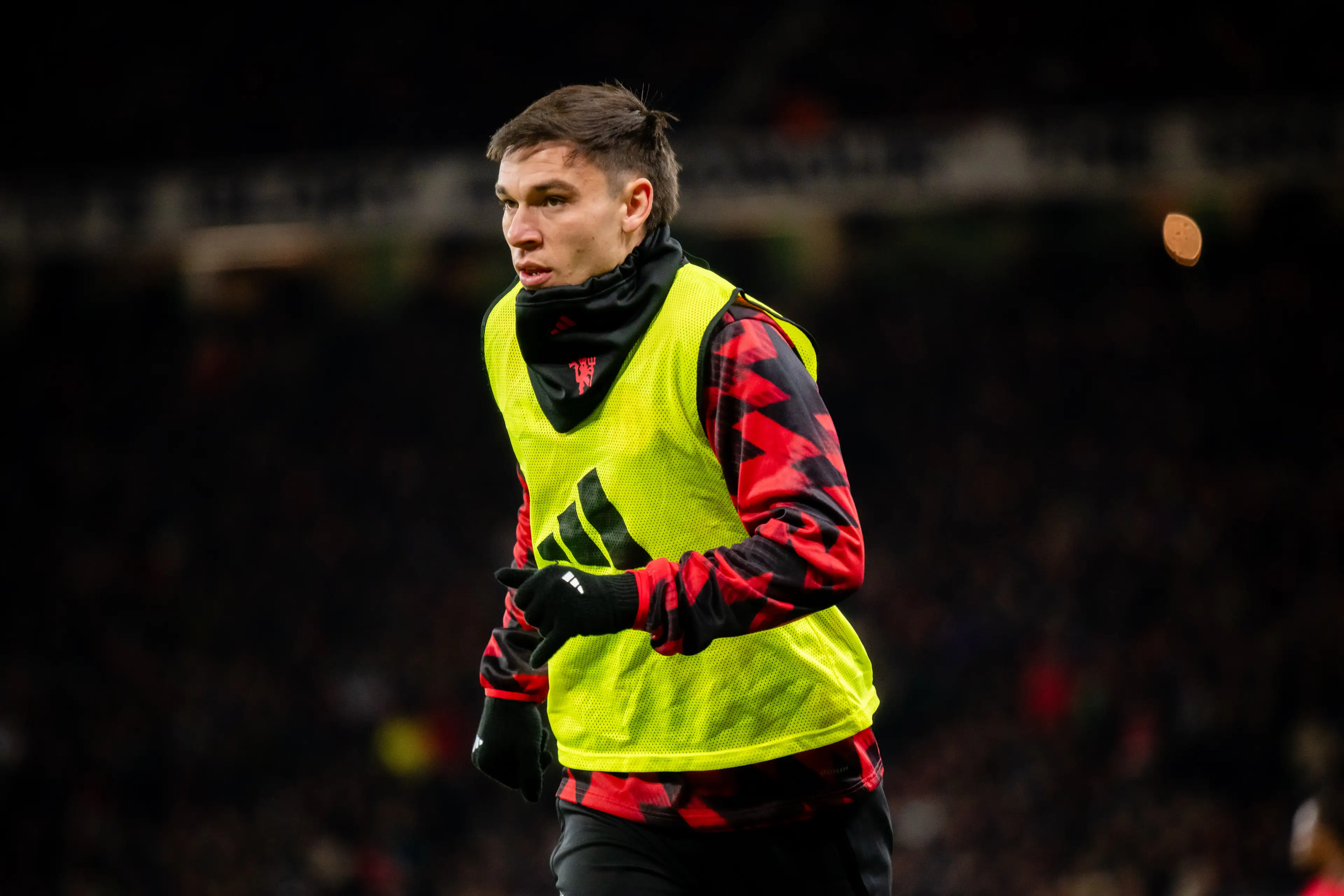 Manuel Ugarte warming up against Everton (credit: getty)