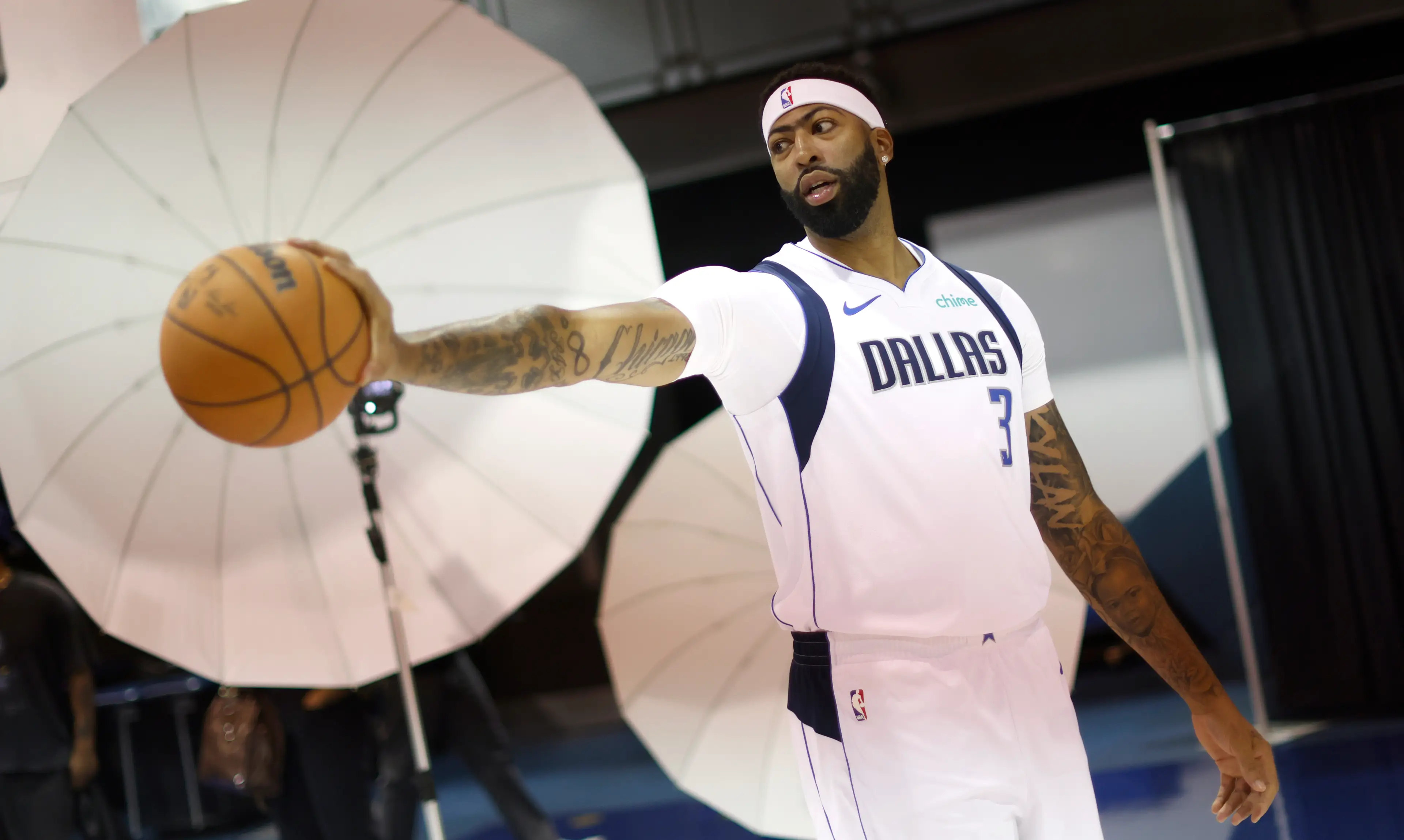 Anthony Davis at the Dallas Mavericks media day. Image: Ron Jenkins / Stringer via Getty