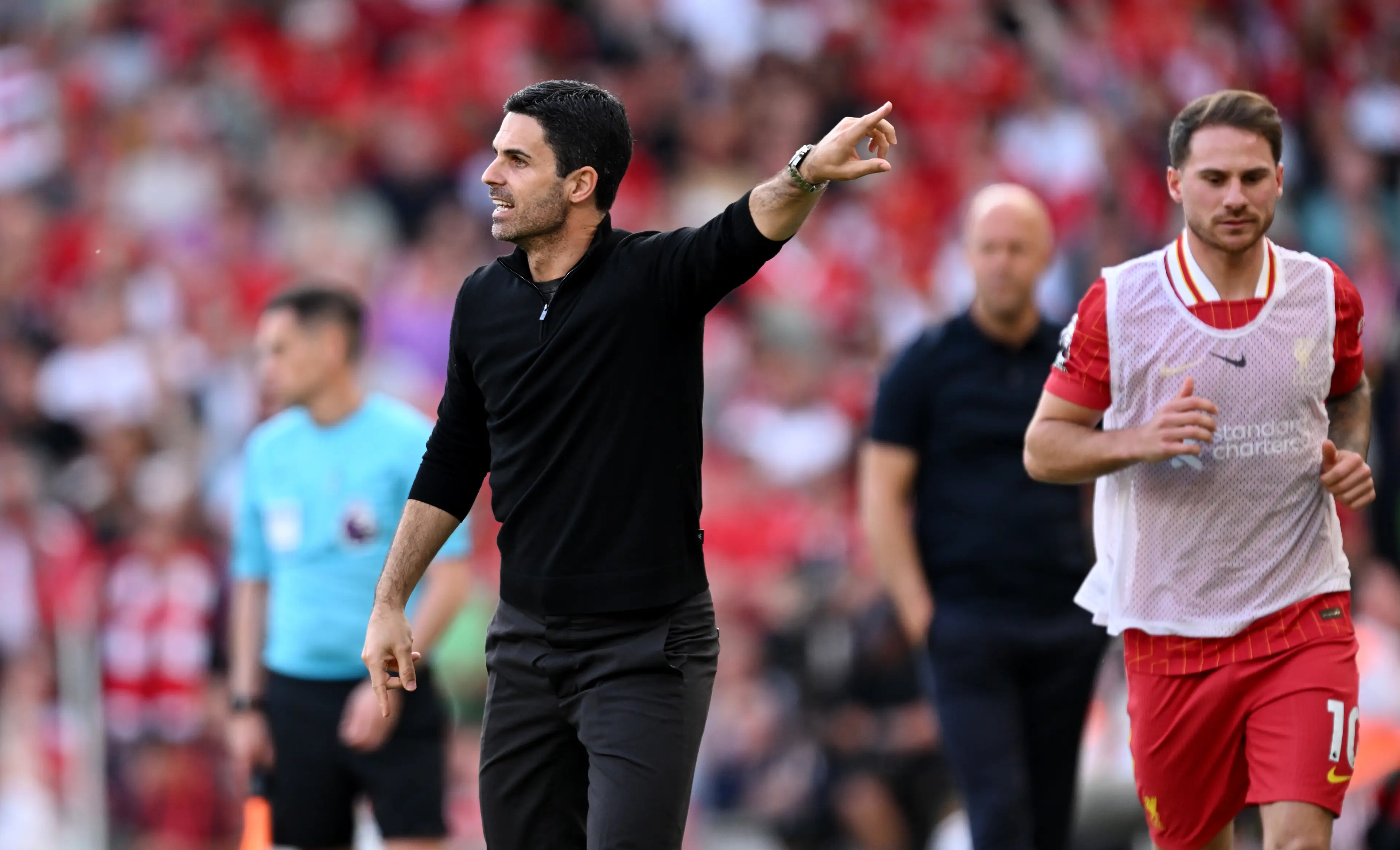 Mikel Arteta on the touchline during Liverpool vs. Arsenal. Image: Getty