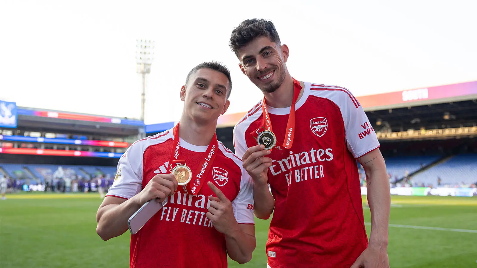 Leandro Trossard pictured with his Premier League winners' medal alongside Kai Havertz (Image: Getty)