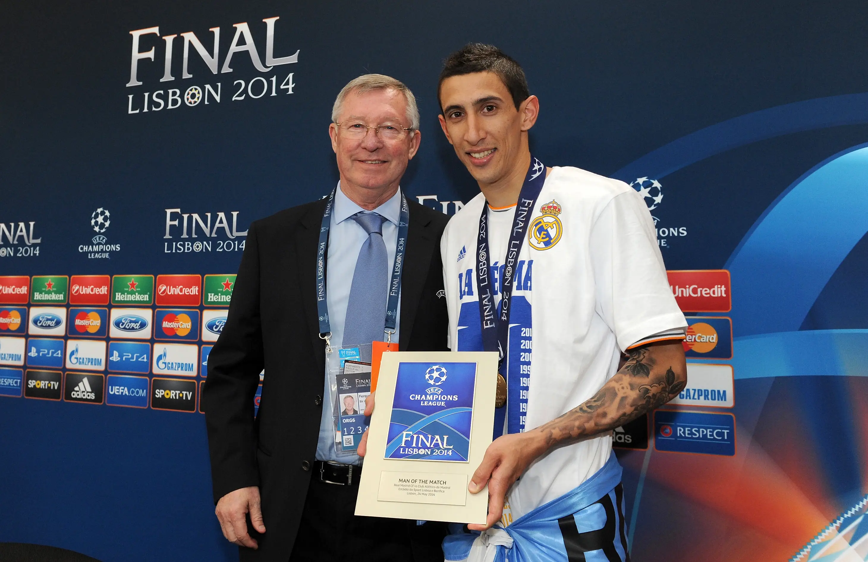 Ferguson presented Angel Di Maria with the Man of the Match award after Real Madrid beat Atletico in the 2014 UCL final. Image credit: Getty
