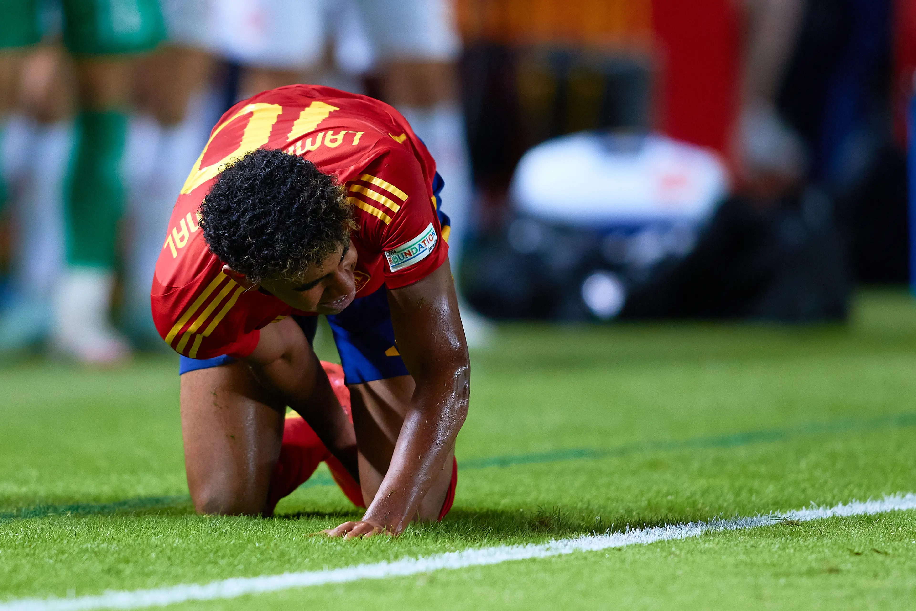 Yamal picked up an injury in Spain's game against Denmark (Getty)