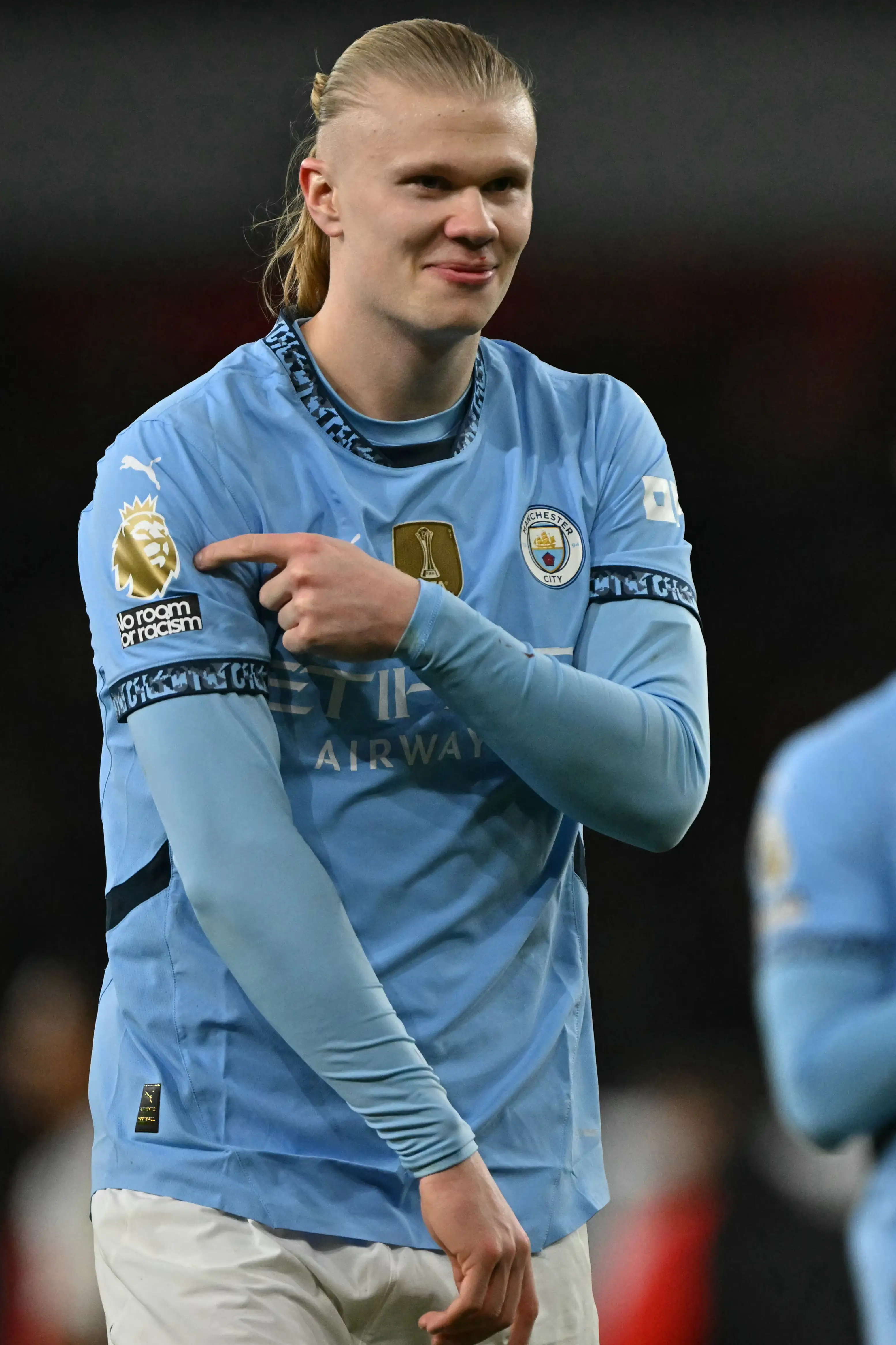 Erling Haaland pointed to his golden Premier League badge after being mocked by Arsenal. Image: Getty 