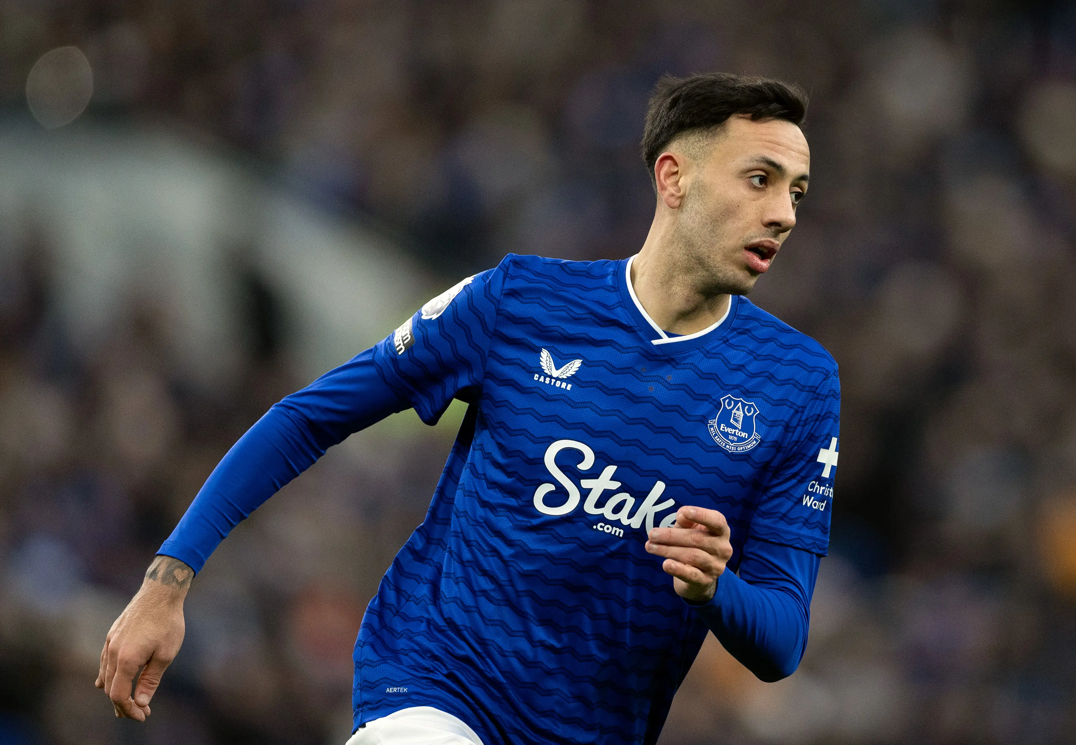 Dwight McNeil in action for Everton (credit: getty)