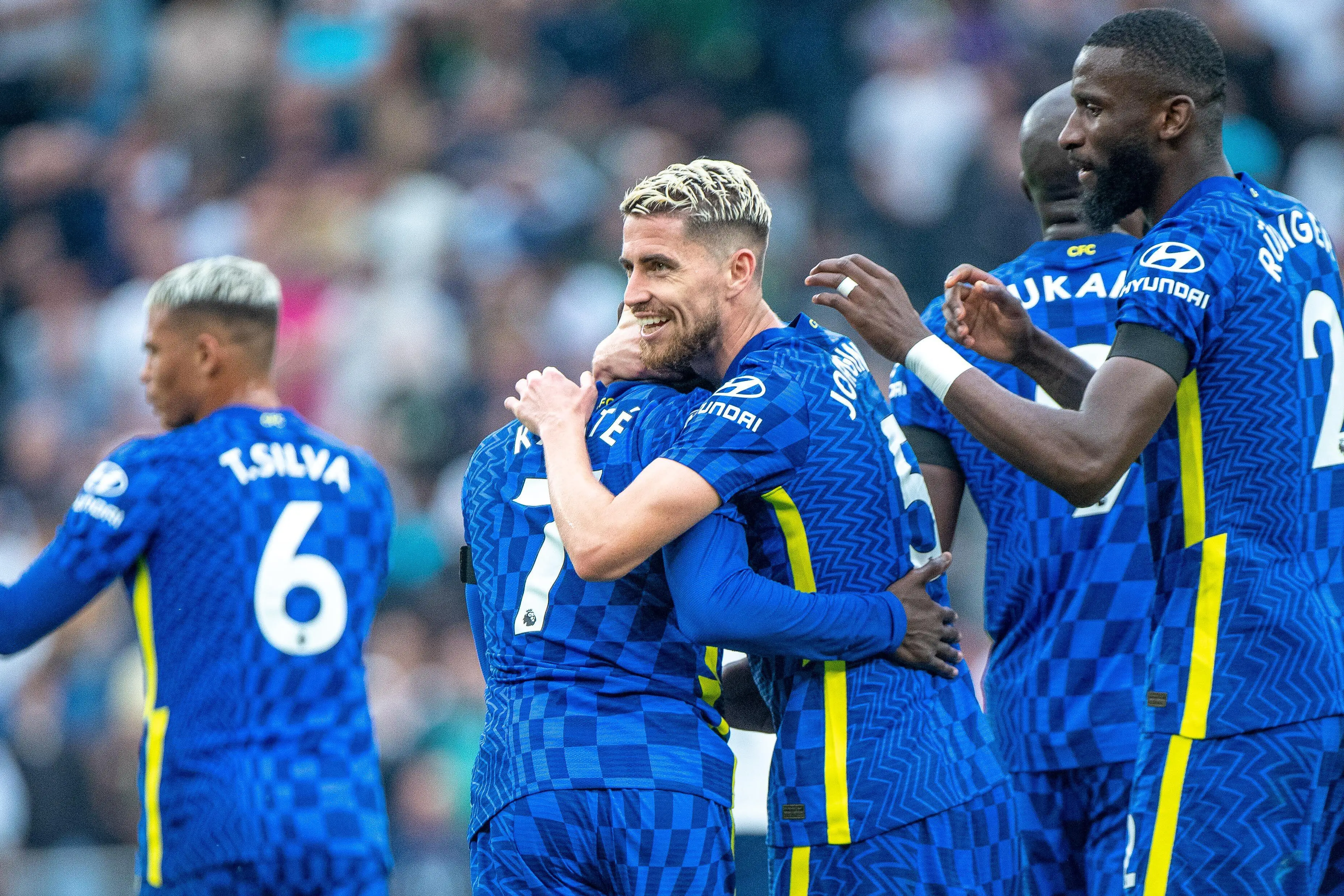 N'Golo Kanté and Jorginho of Chelsea during the Premier League match between Tottenham Hotspur and Chelsea at Tottenham Hotspur Stadium. (Alamy)