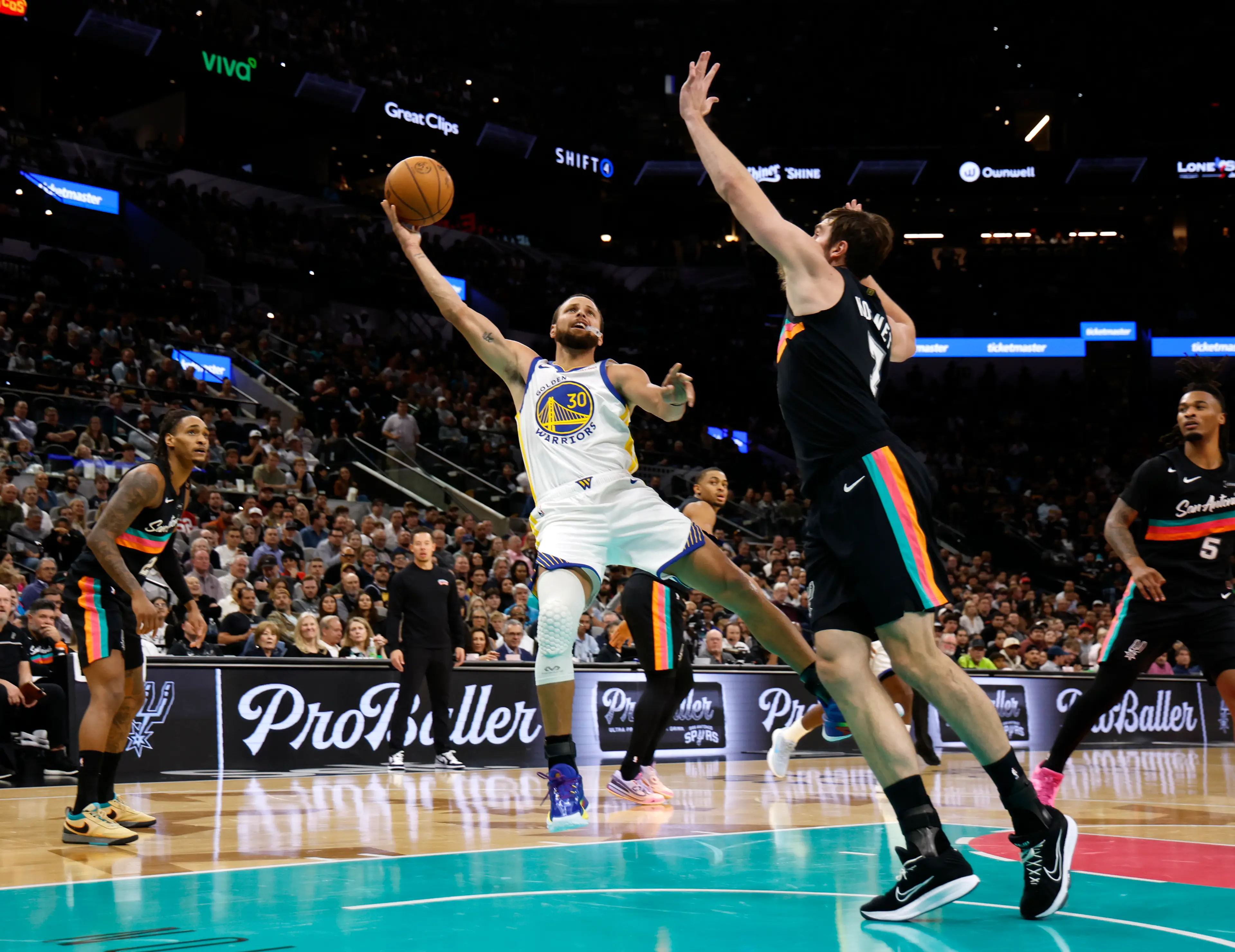 Steph Curry in action for the Golden State Warriors (Image: Getty)
