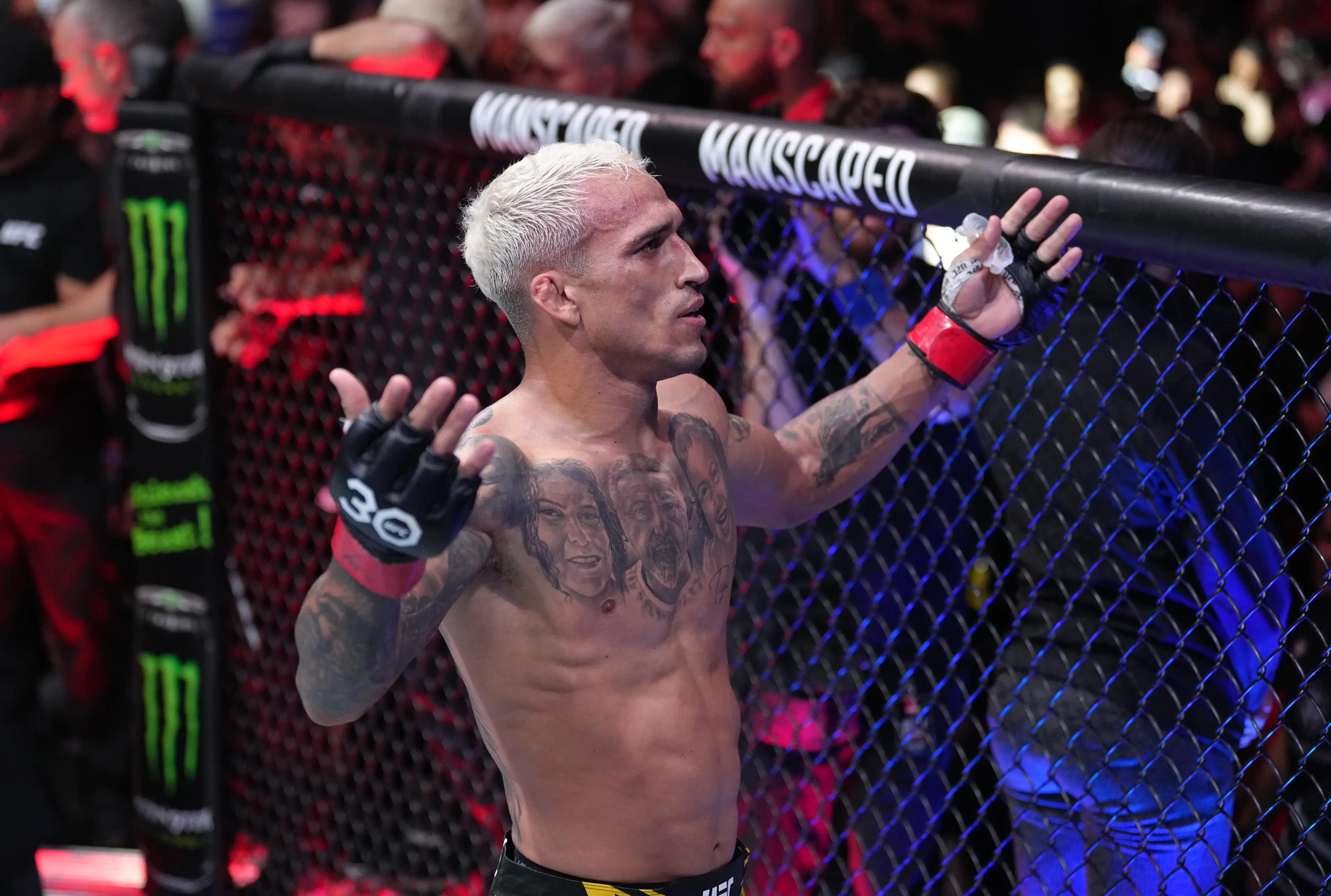 Charles Oliveira celebrates his victory over Beneil Dariush. Image: Getty