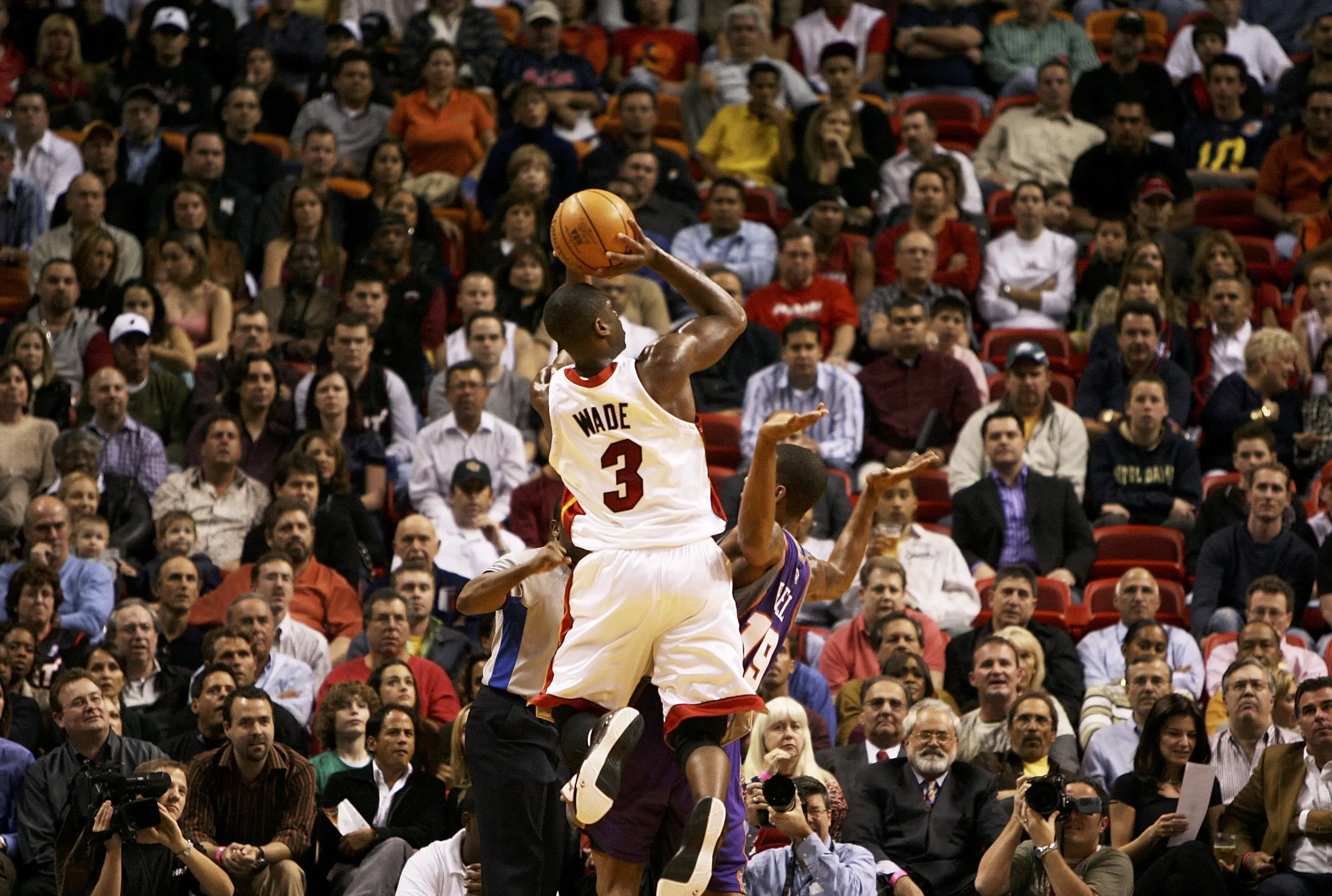Dywane Wade playing for the Miami Heat in 2006 (Getty Images)