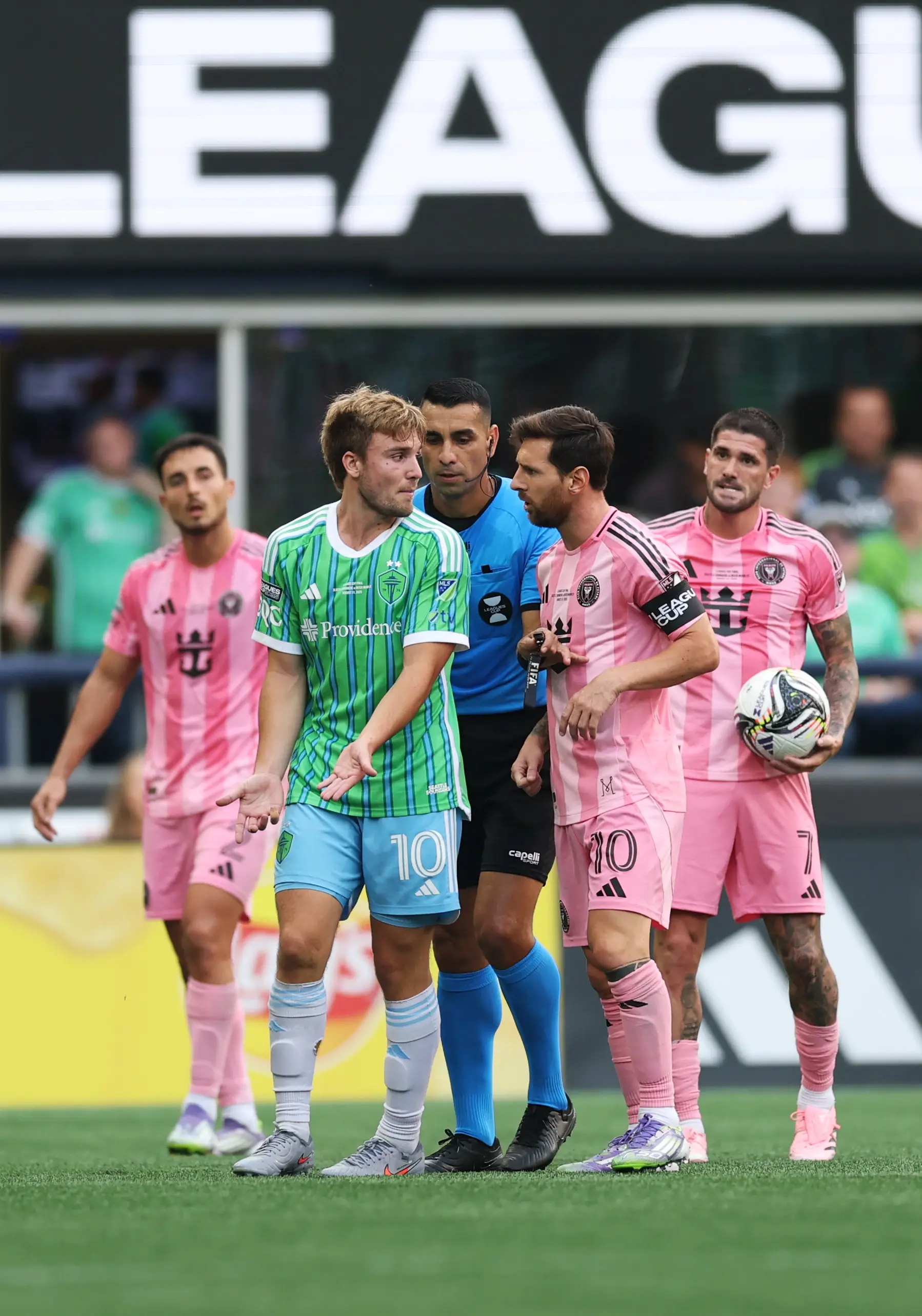 Lionel Messi was furious with compatriot Pedro de la Vega. Image: Getty