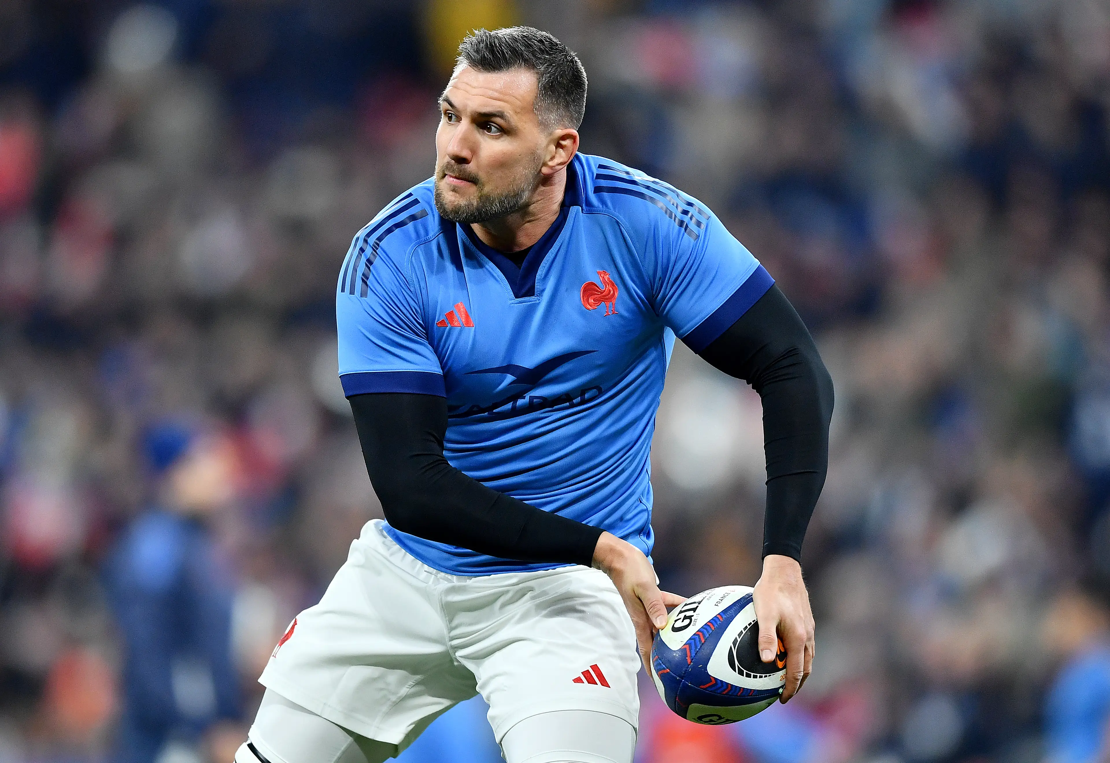 Francois Cros of France looks to pass the ball as he warms up prior to the Guinness Six Nations 2025 match between France and Scotland at Stade de France (Getty Images)