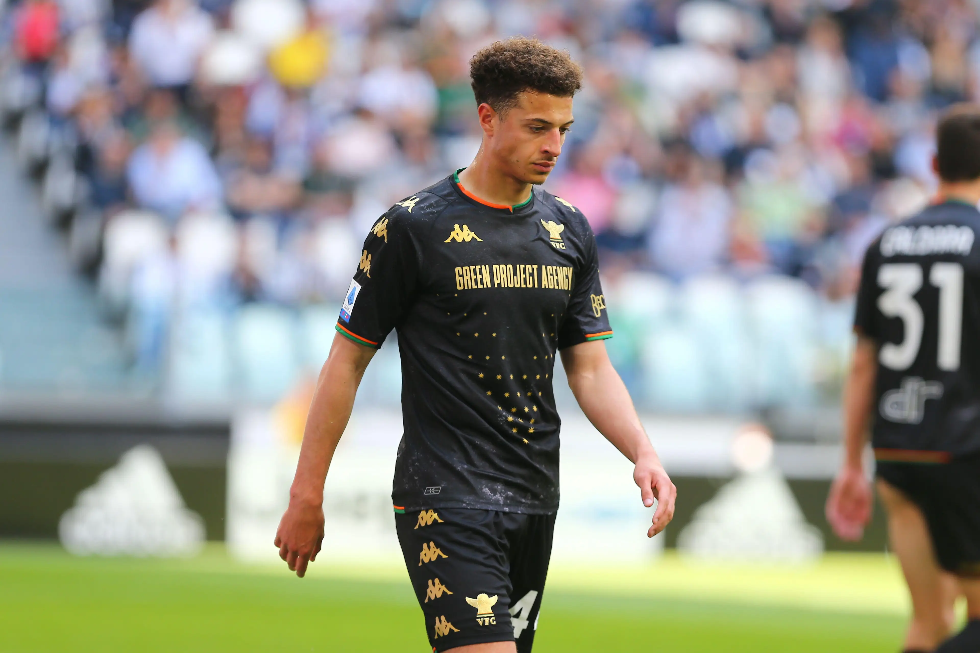 Ethan Ampadu of Venezia FC during the match between Juventus FC and Venezia FC on May 01, 2022 at Allianz Stadium in Turin, Italy. (Alamy)