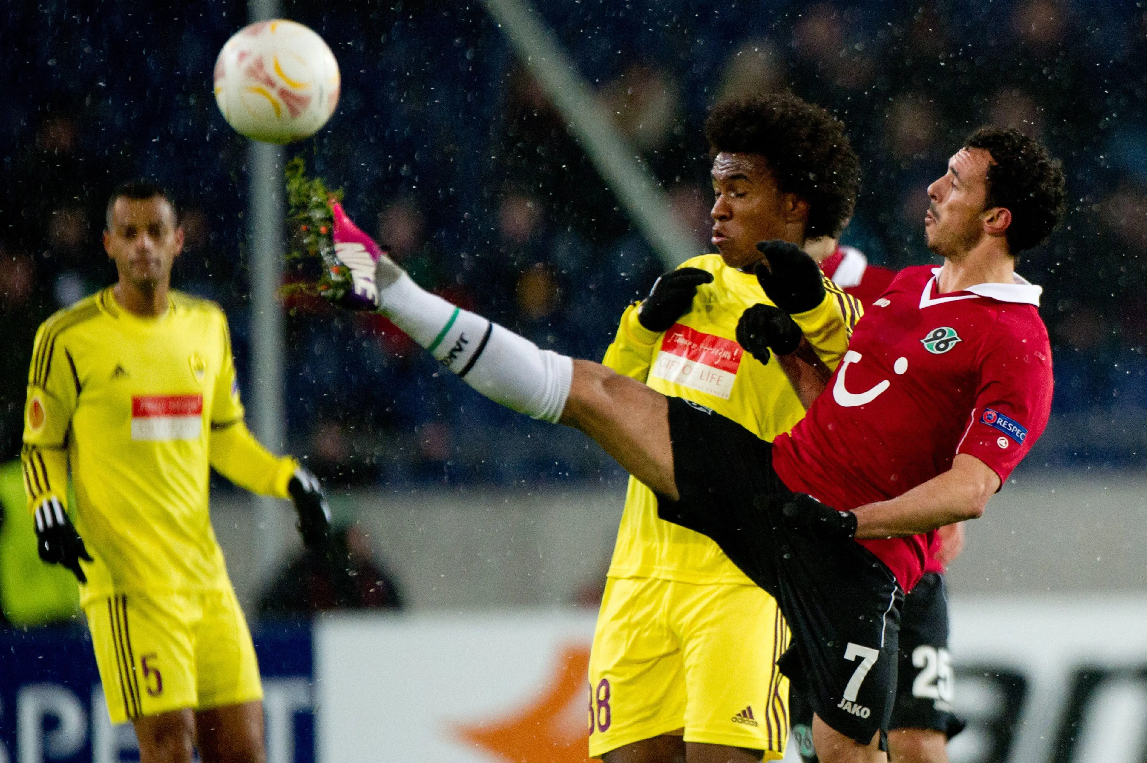 Former Chelsea star Willian playing for Anzhi. Image: Alamy