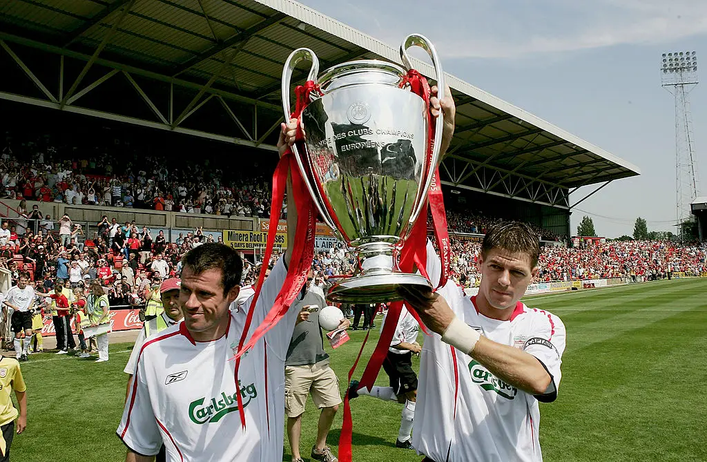 Steven Gerrard and Jamie Carragher ahead of a pre-season friendly with Wrexham in July 2005 (Credit:Getty)