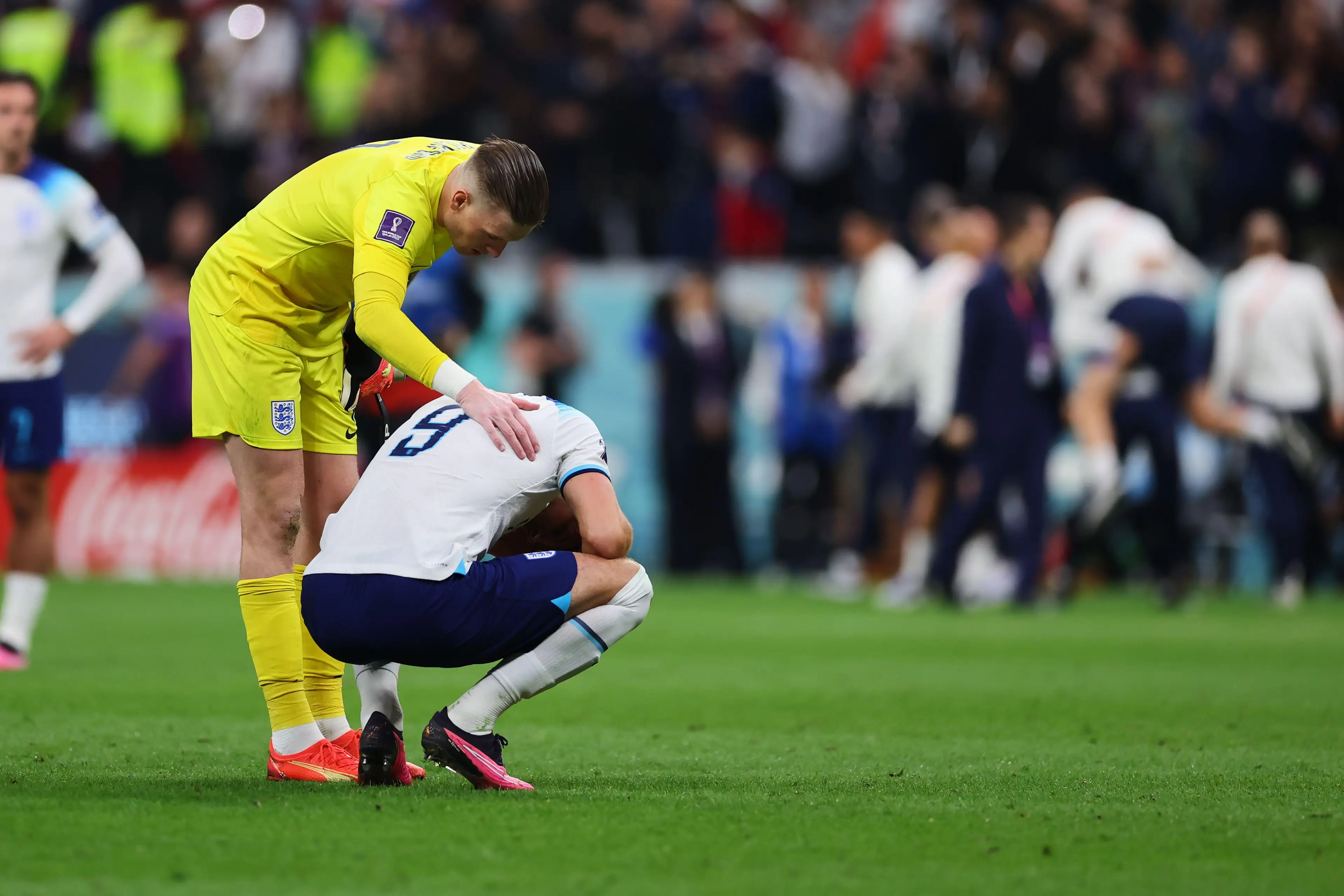 Jordan Pickford consoles a devastated Harry Kane. Image: Alamy 