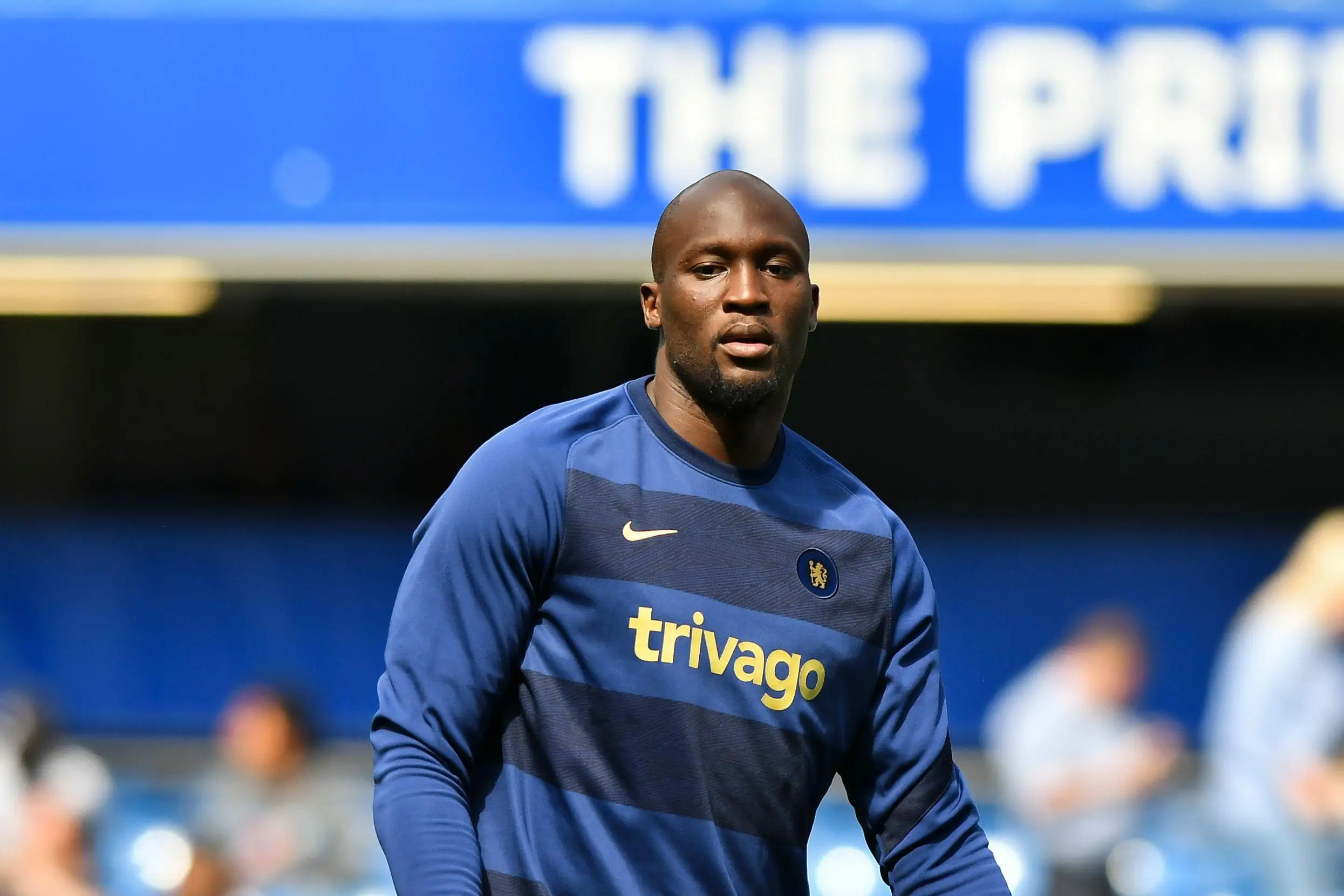 Romelu Lukaku warming up before the Premier League match between Chelsea and Watford at Stamford Bridge. (Alamy)