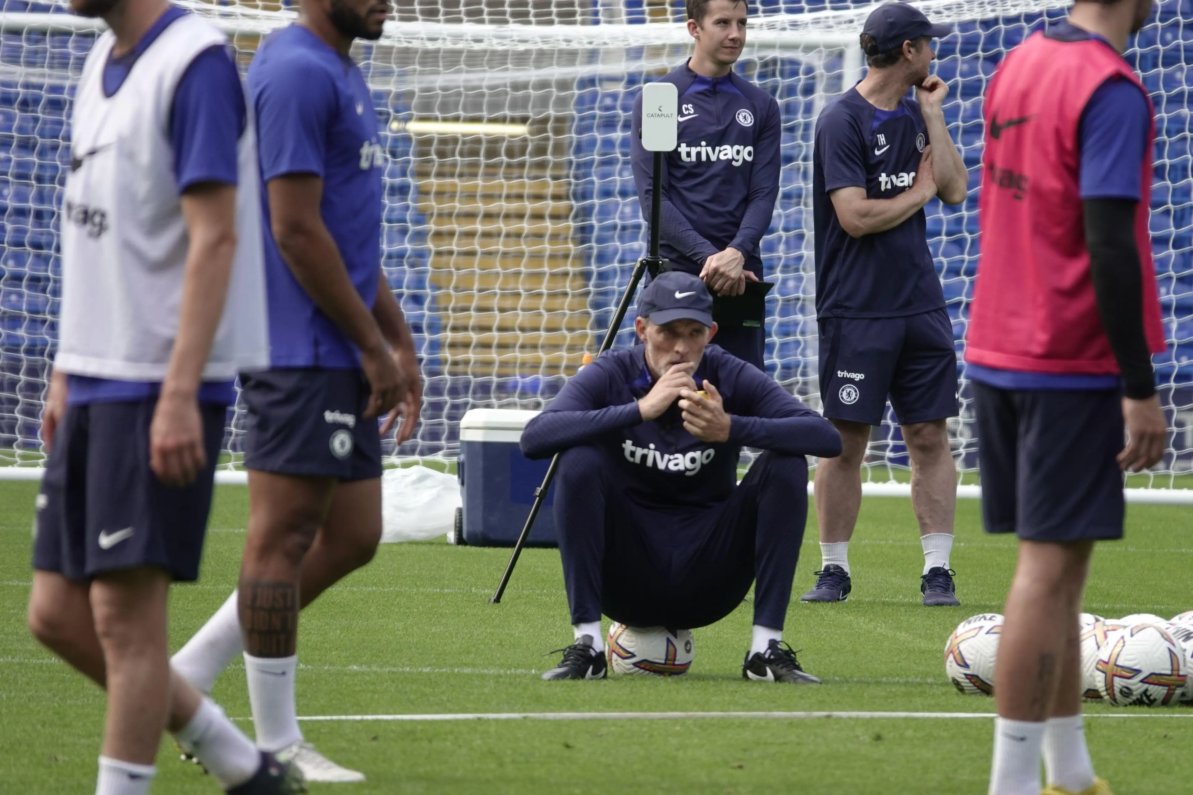 Chelsea Football Club first team players train under watchful eye of manager Thomas Tuchel. (Alamy)