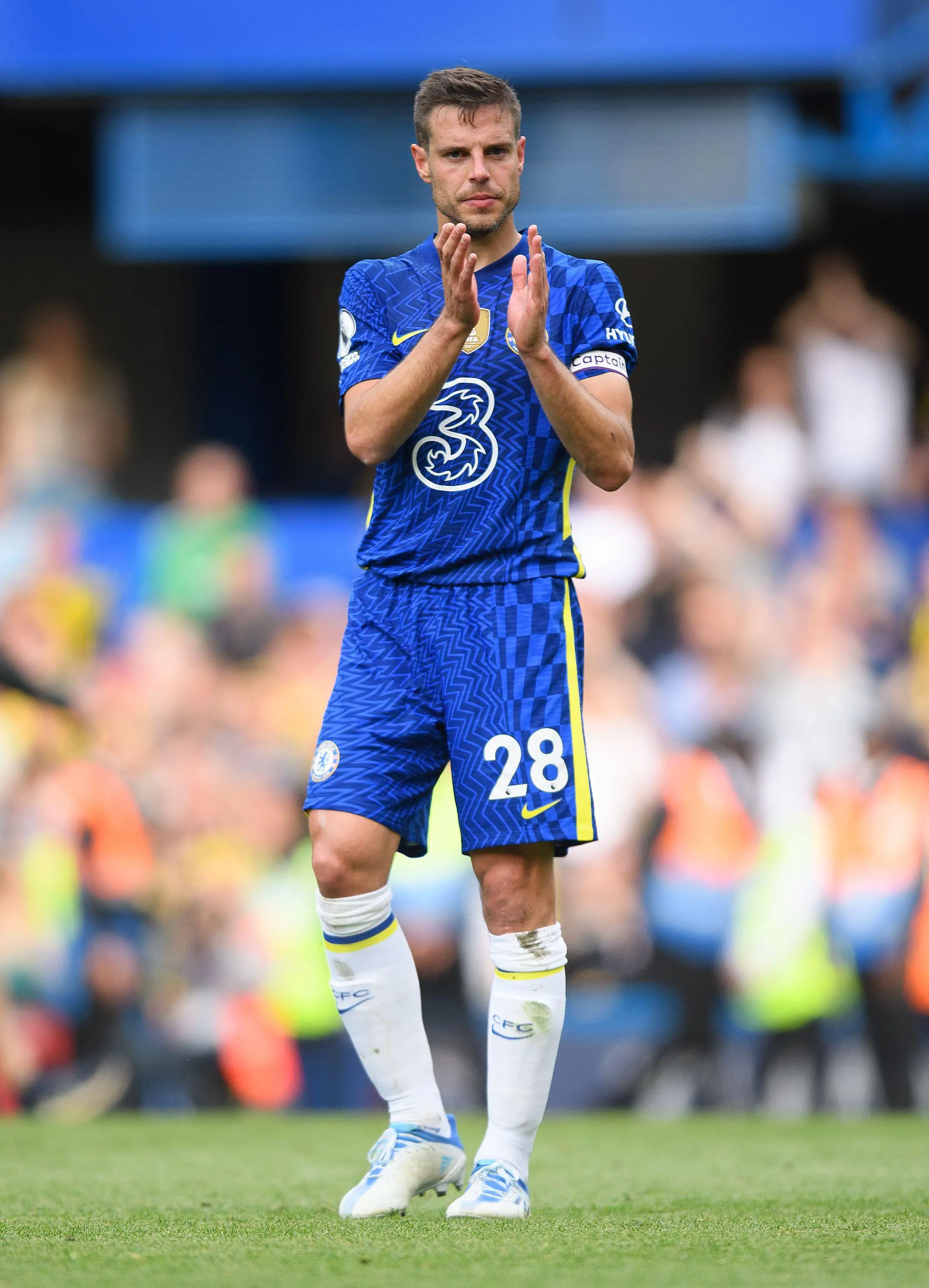 Stamford Bridge Cesar Azpilicueta applauds the Chelsea fans after the Premier League match at Stamford Bridge. (Alamy)