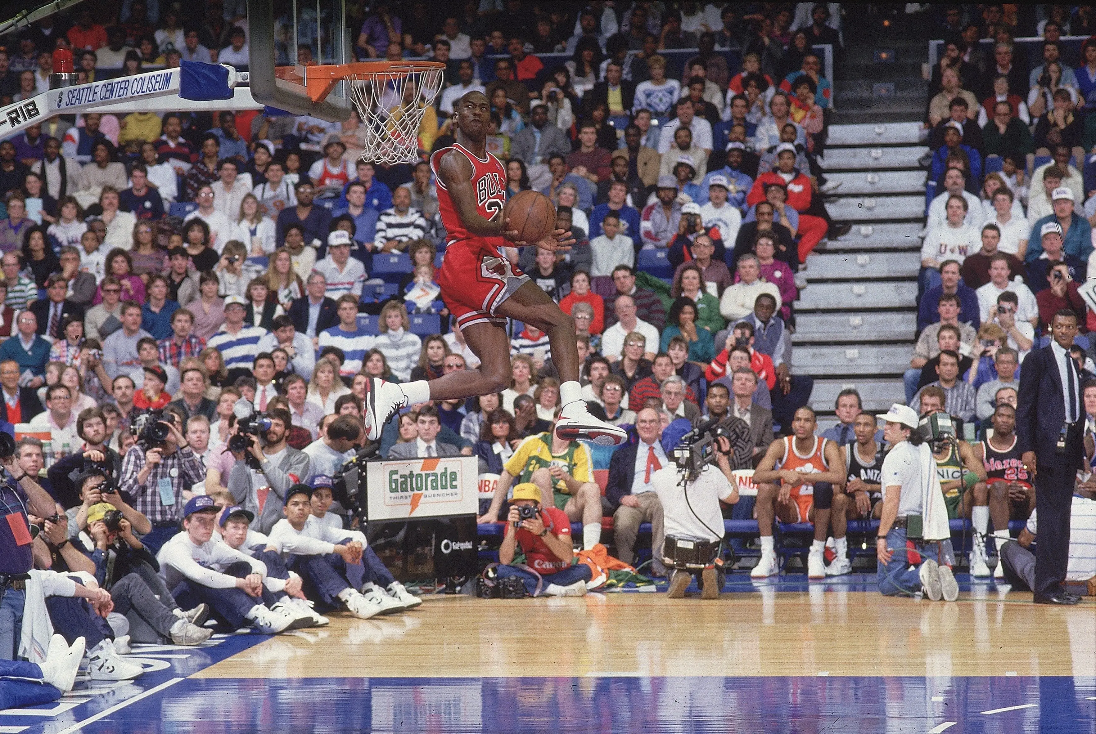 Michael Jordan in action for the Chicago Bulls. Image: Getty 