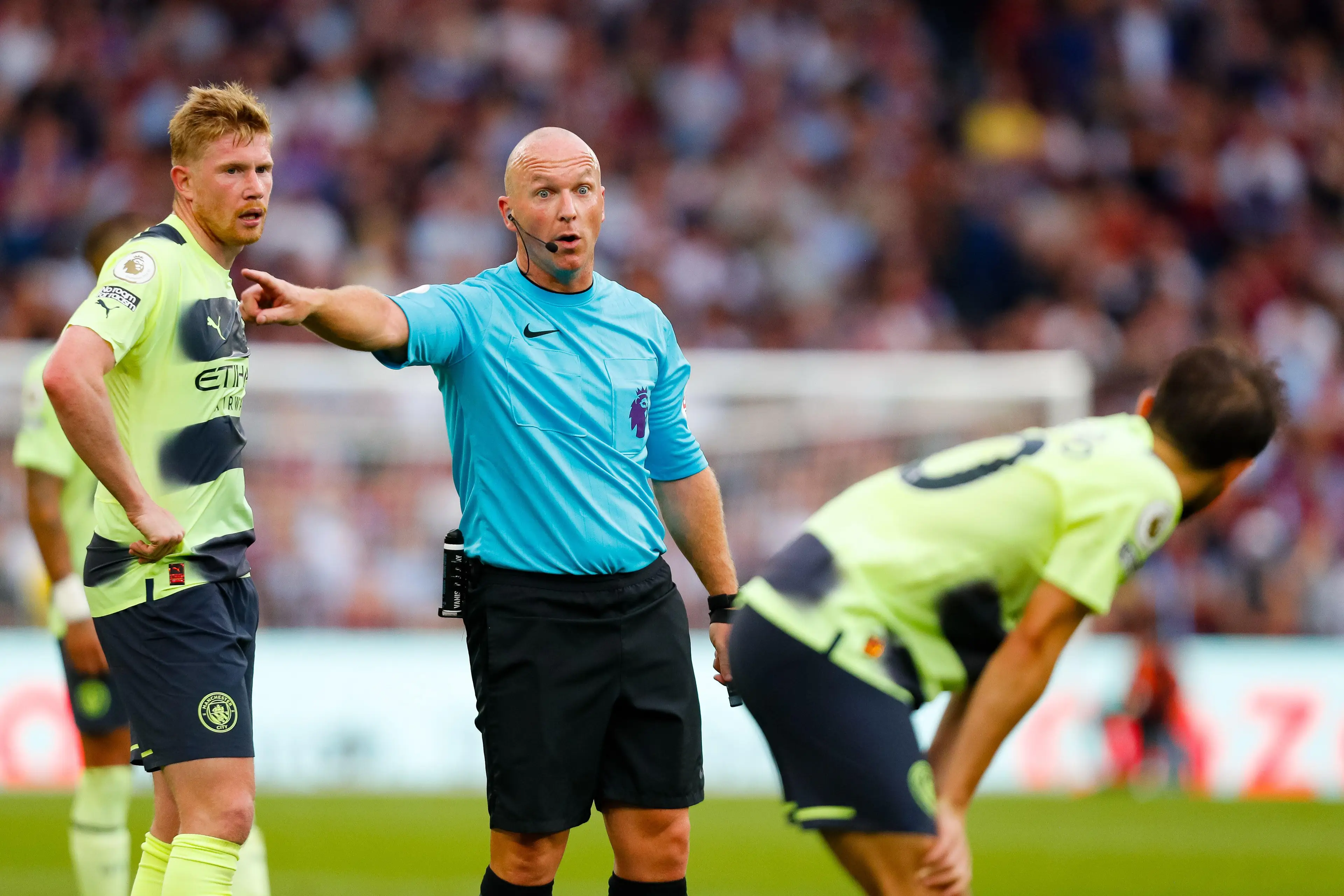 Simon Hooper Referee (Image: Action Plus Sports Images/Alamy)