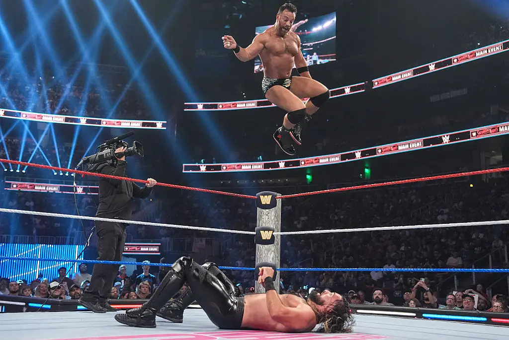 Seth Rollins suffered a freak injury during his WWE match against LA Knight. (Image: Getty)