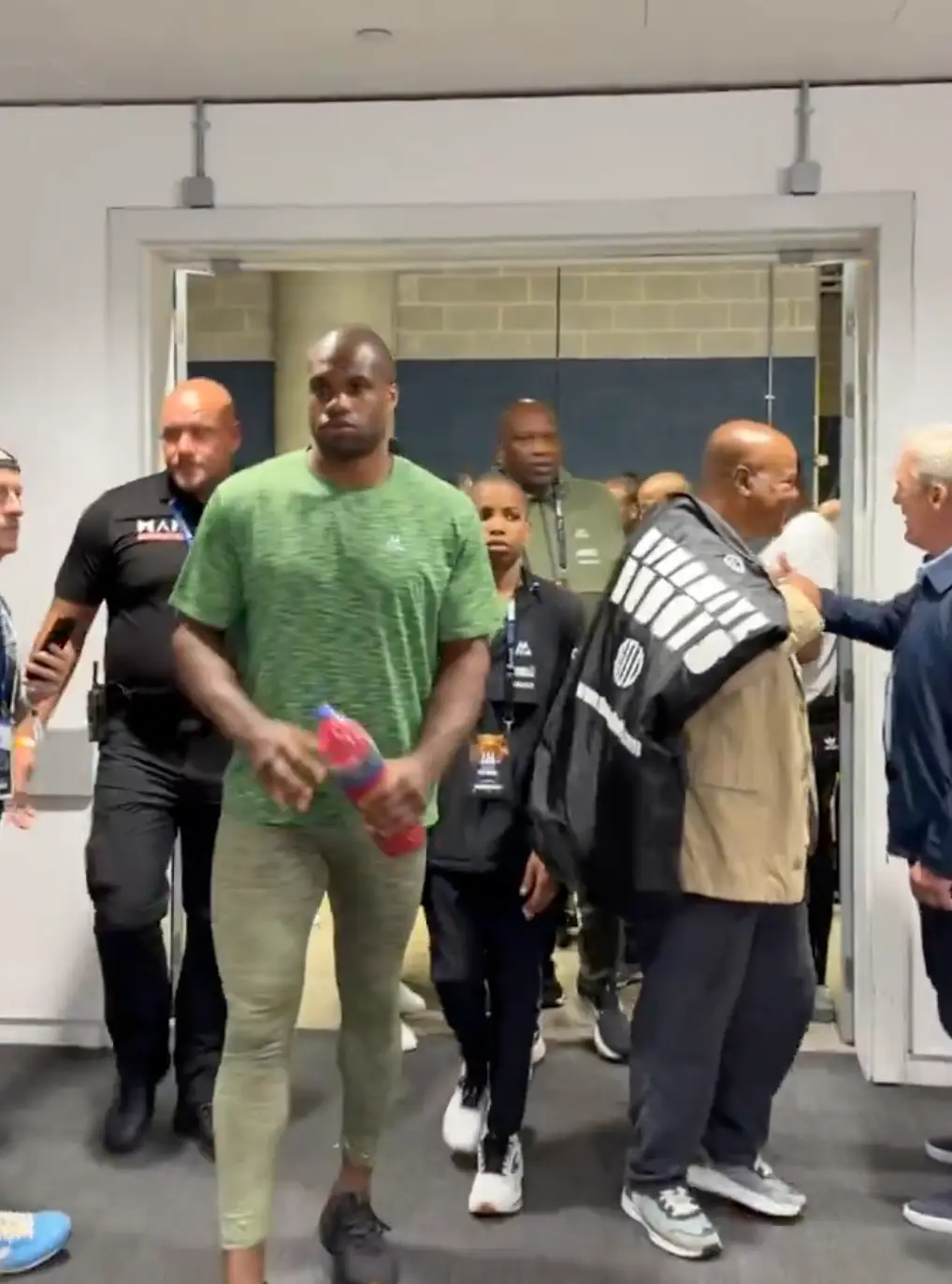 Dubois sparked concern as he turned up late. Image credit: @ringmagazine/X