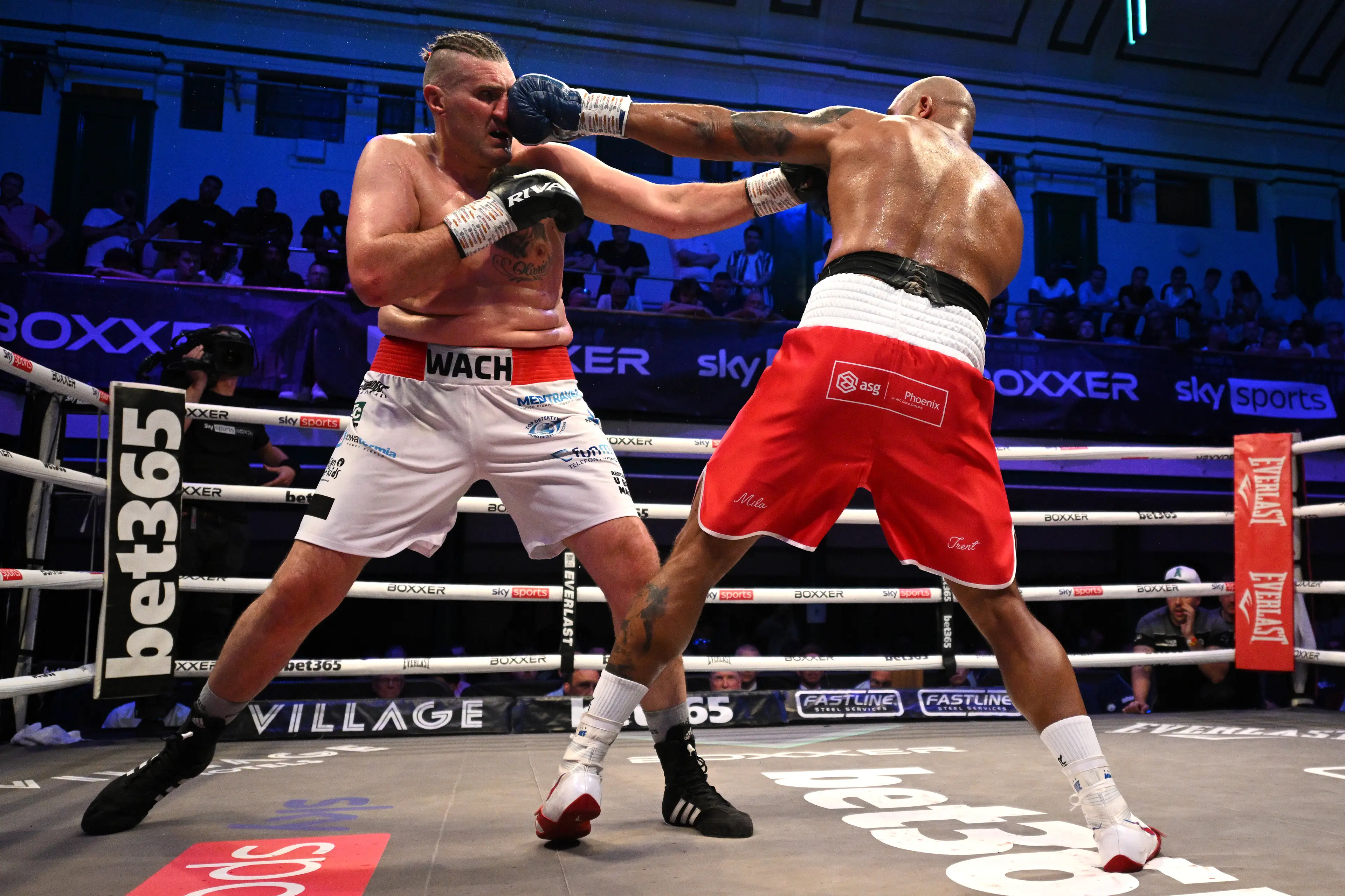 Mariusz Wach during his fight against Frazer Clarke. Image: Getty 