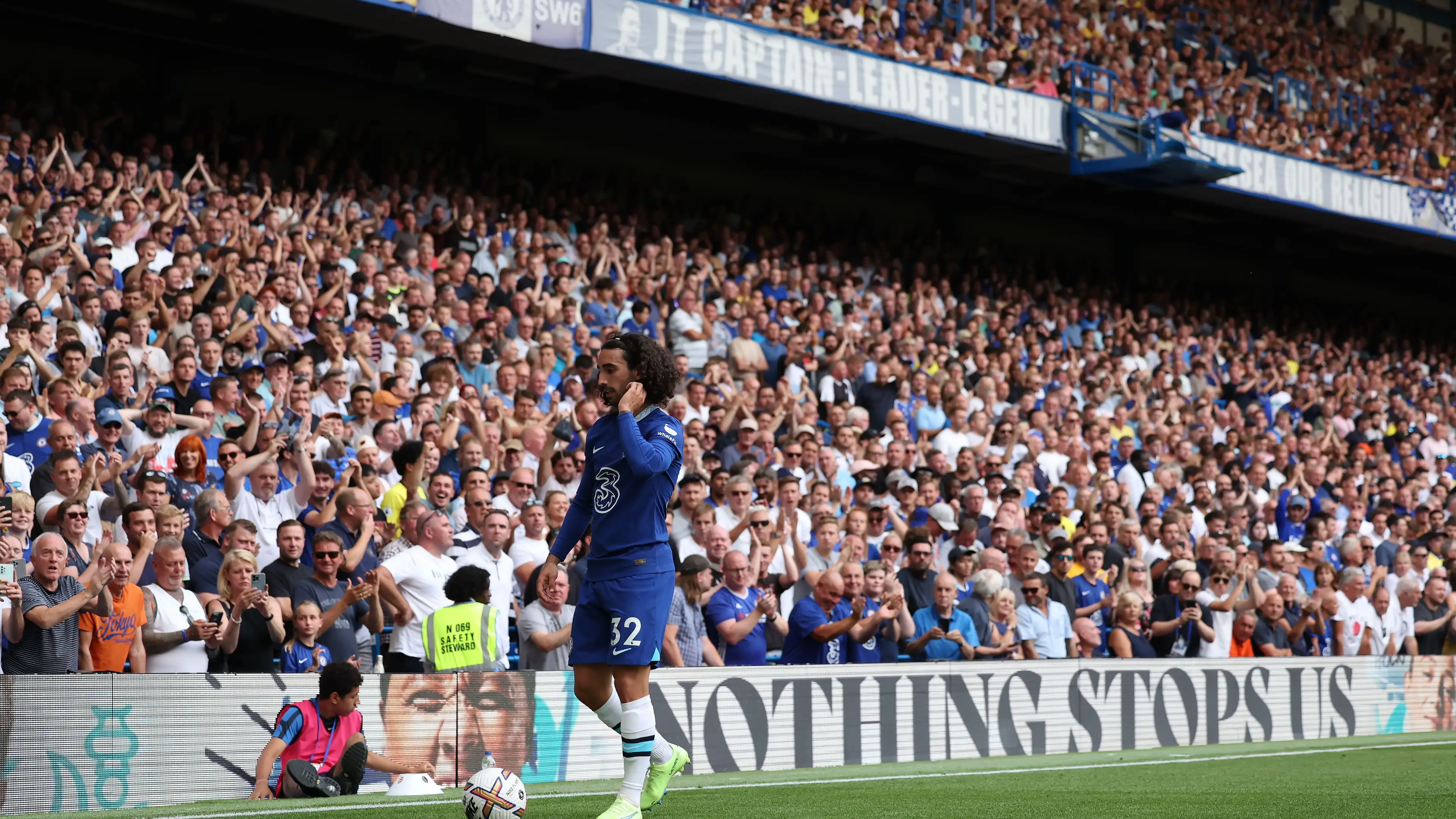 Marc Cucurella in front of the Chelsea fans. (Alamy)