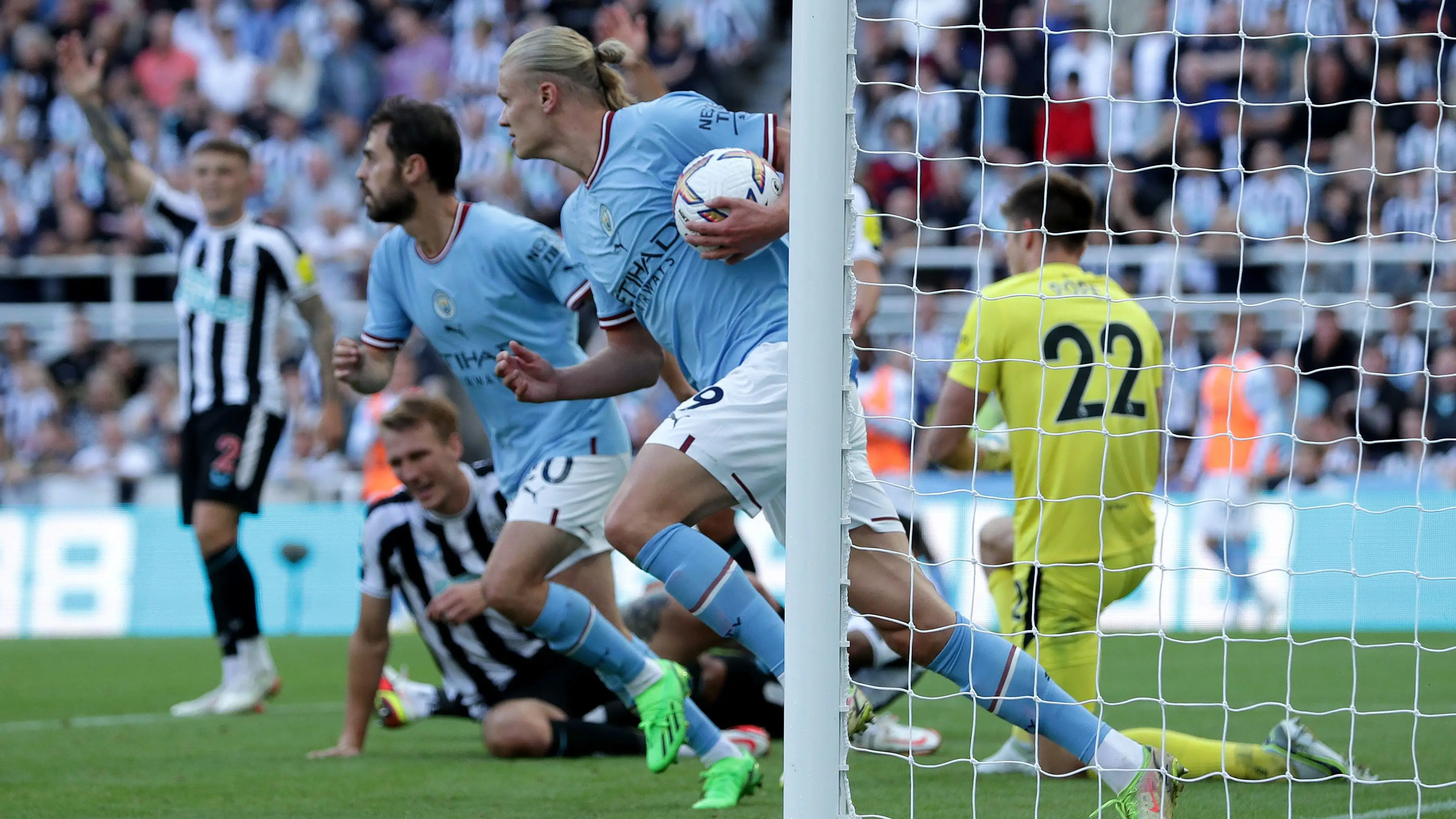 Erling Haaland scores for Manchester City vs Newcastle.