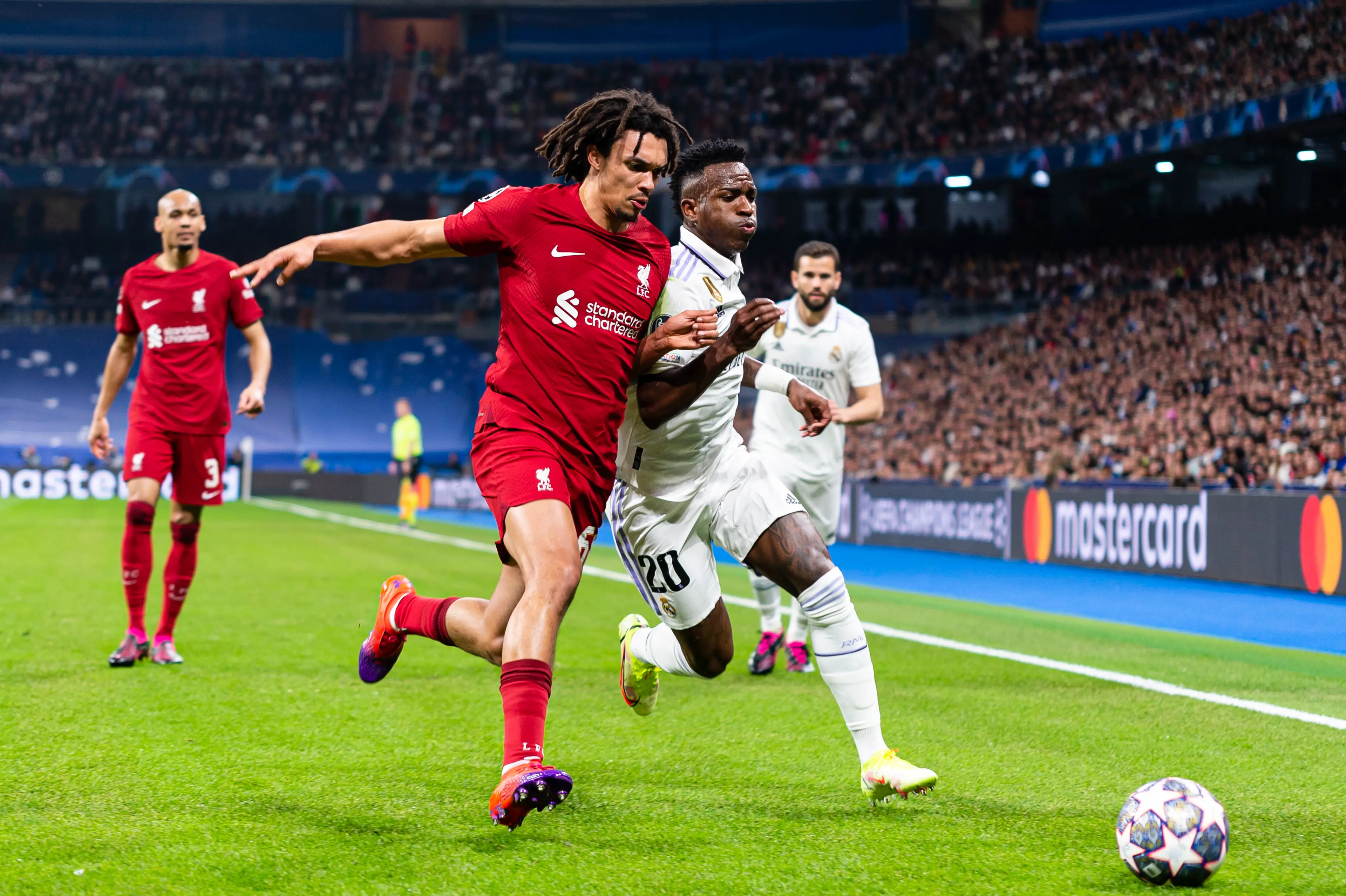 Trent Alexander-Arnold up against his new teammate Vinicius Jr.