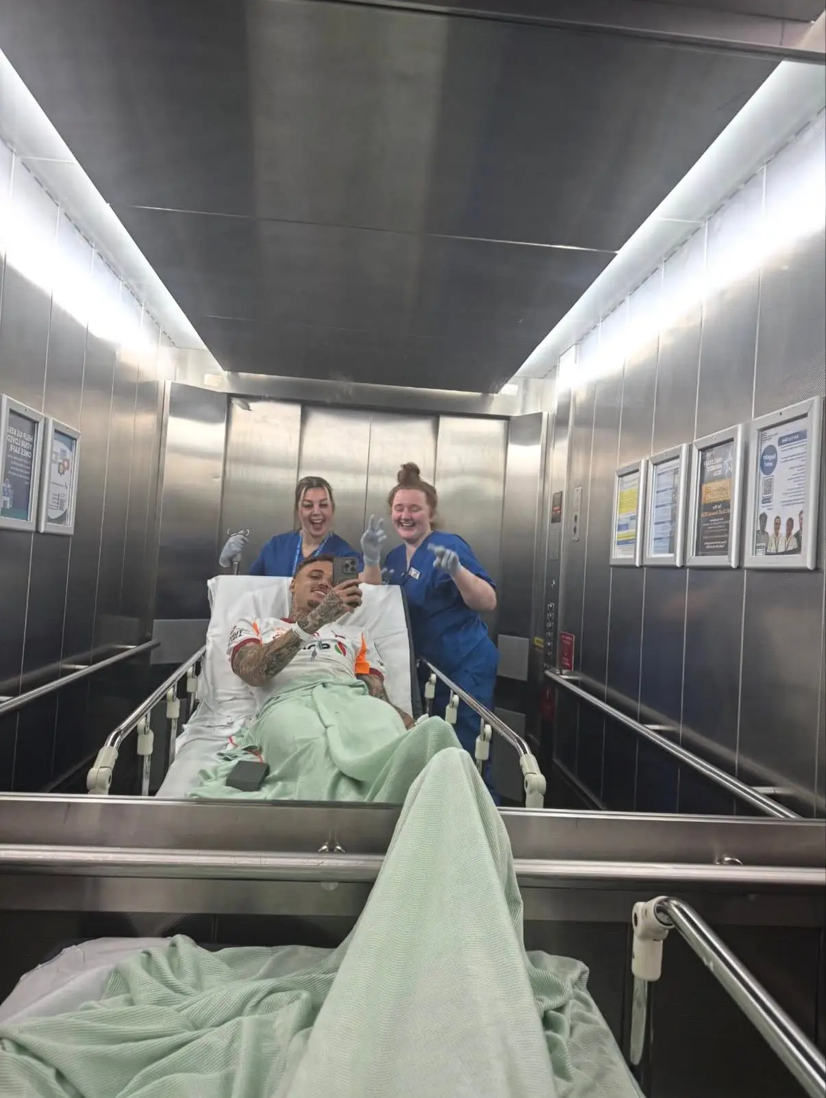 Noa Lang provided an update after his nasty injury. Image: Instagram/@noano