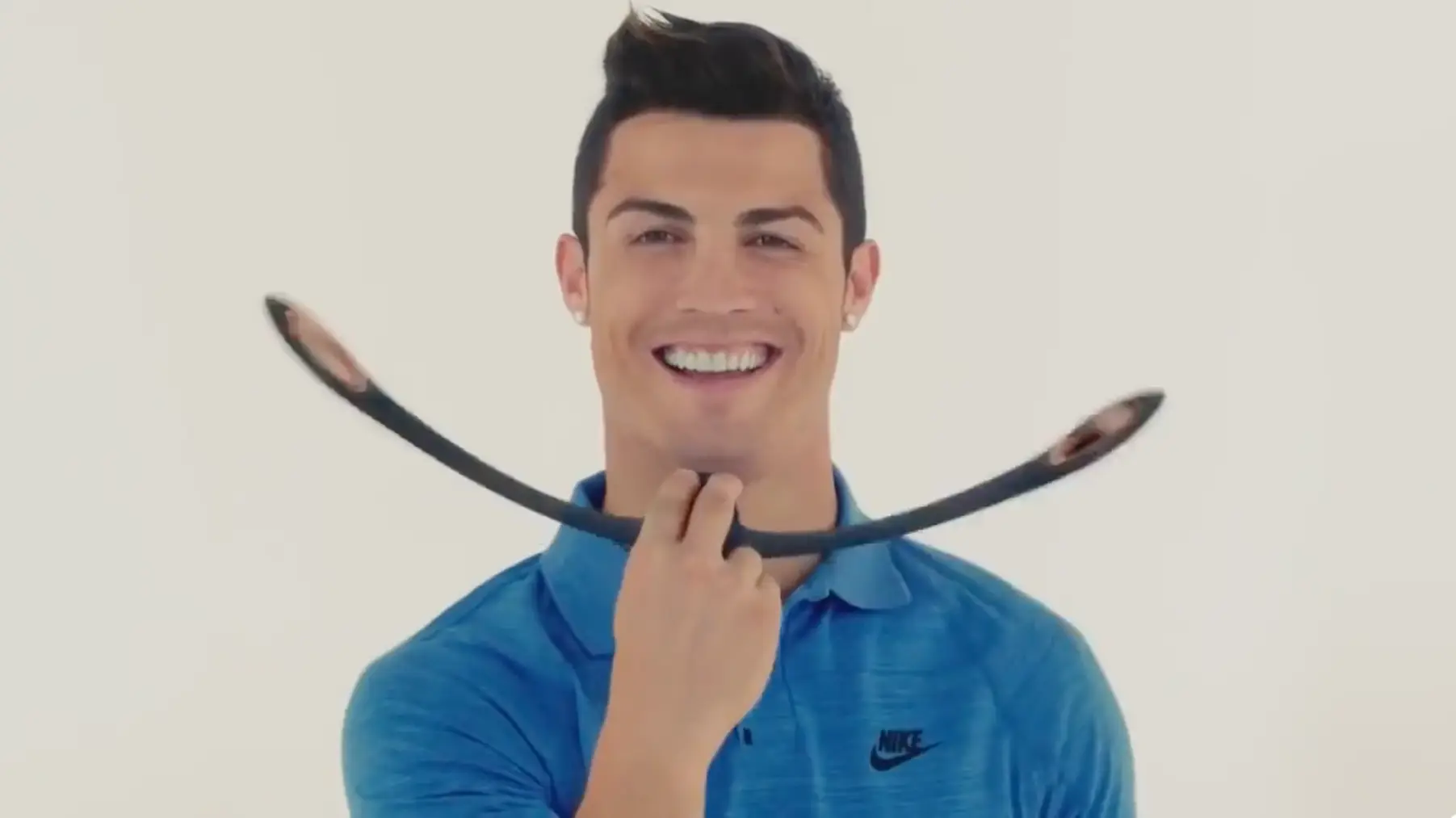 Ronaldo even has a secret behind his smile. (MMA/Youtube)